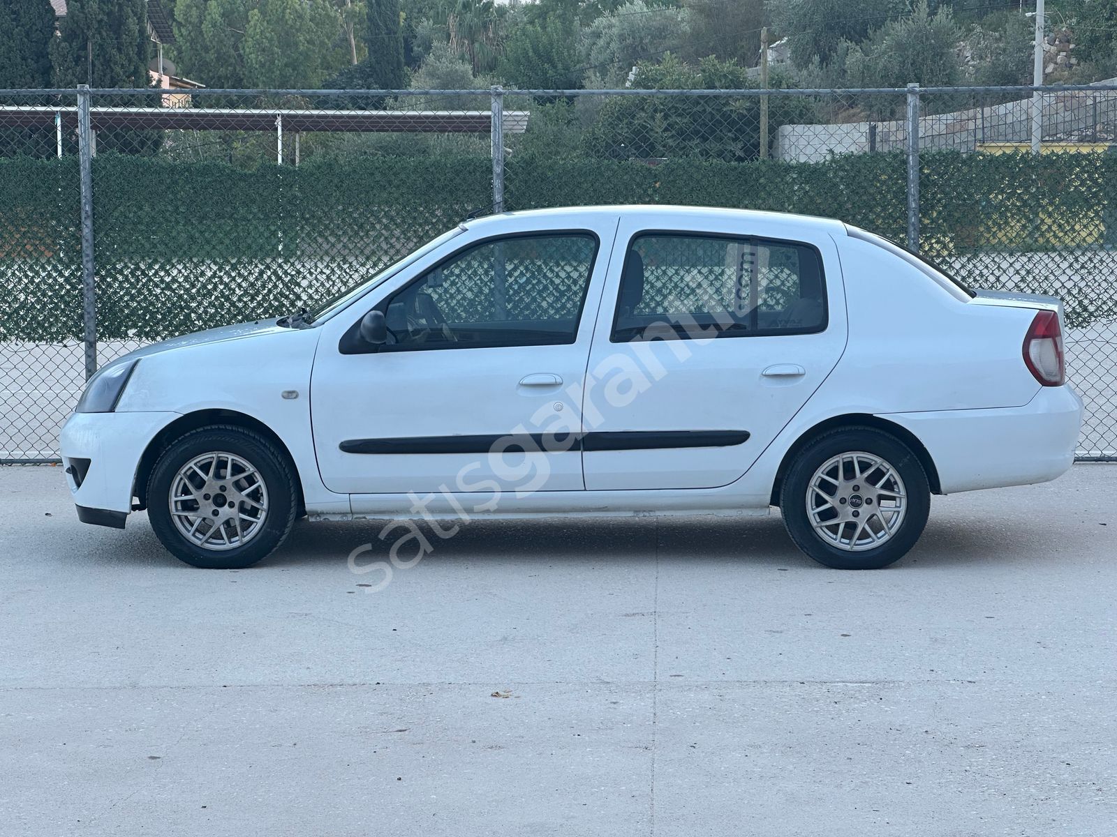 2008 model Clio symbol