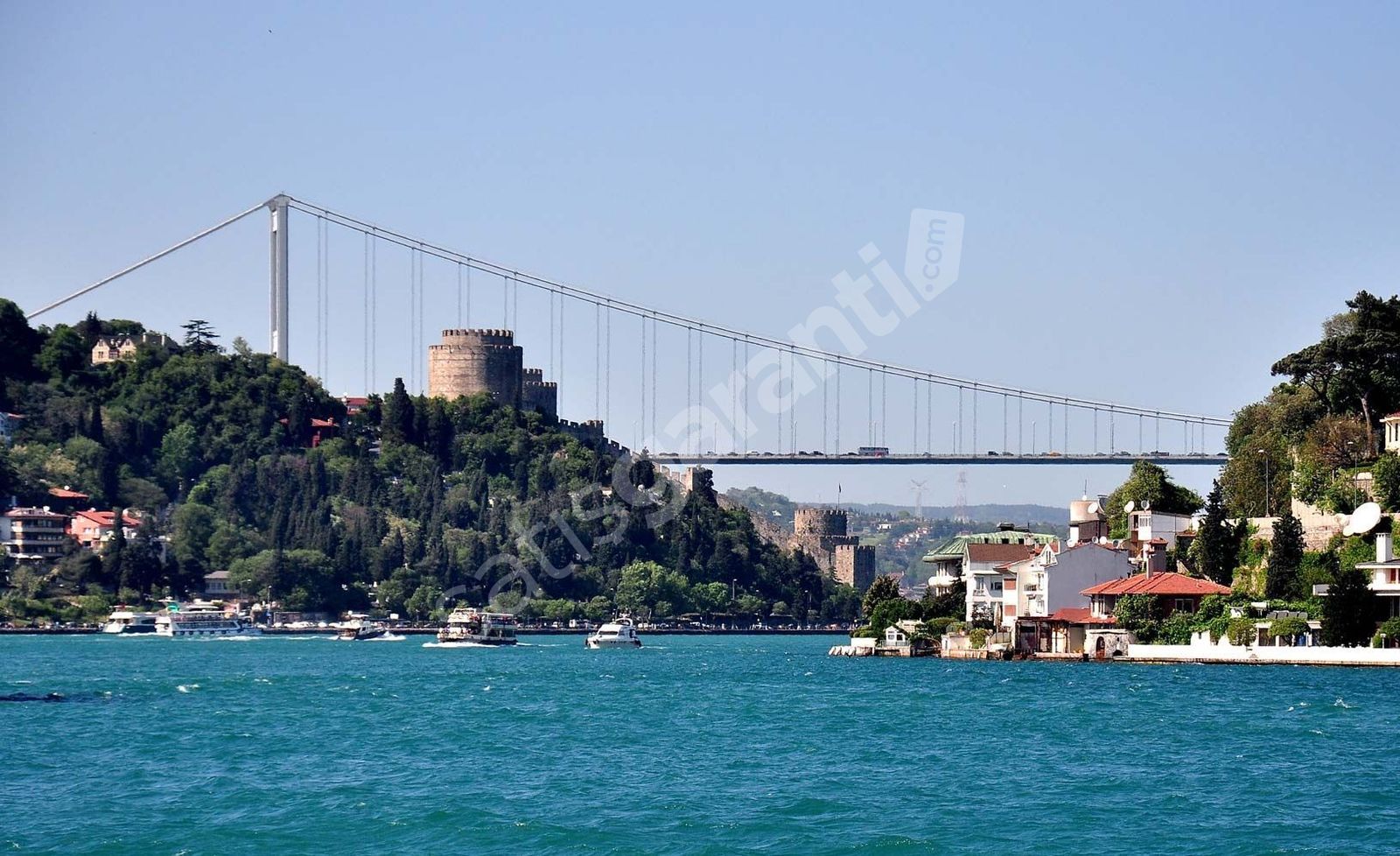BOĞAZ MANZARALI BÜYÜK BAHÇELİ VİLLA