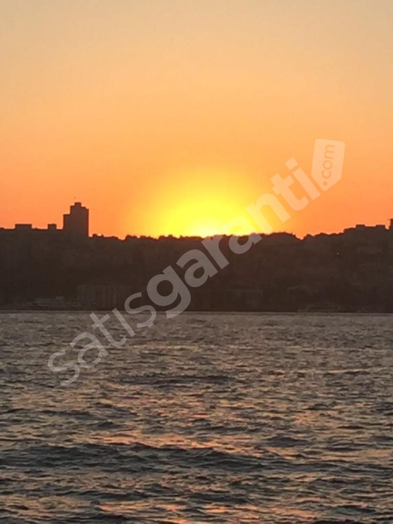Vaniköy' de Tam Müstakil Asansörlü Havuzlu Satılık Deniz Yalısı