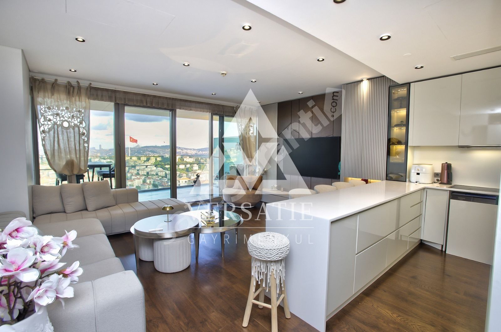 Zorlu Center Kiralık Teraslı Boğaz Manzaralı 165m2 Eşyalı 1+1