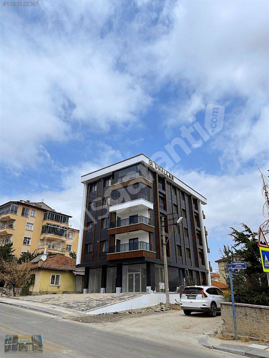 KURBANTEPE CADDESİNDE SATILIK BAĞIMSIZ MUTFAKLI 2+1 DAİRE