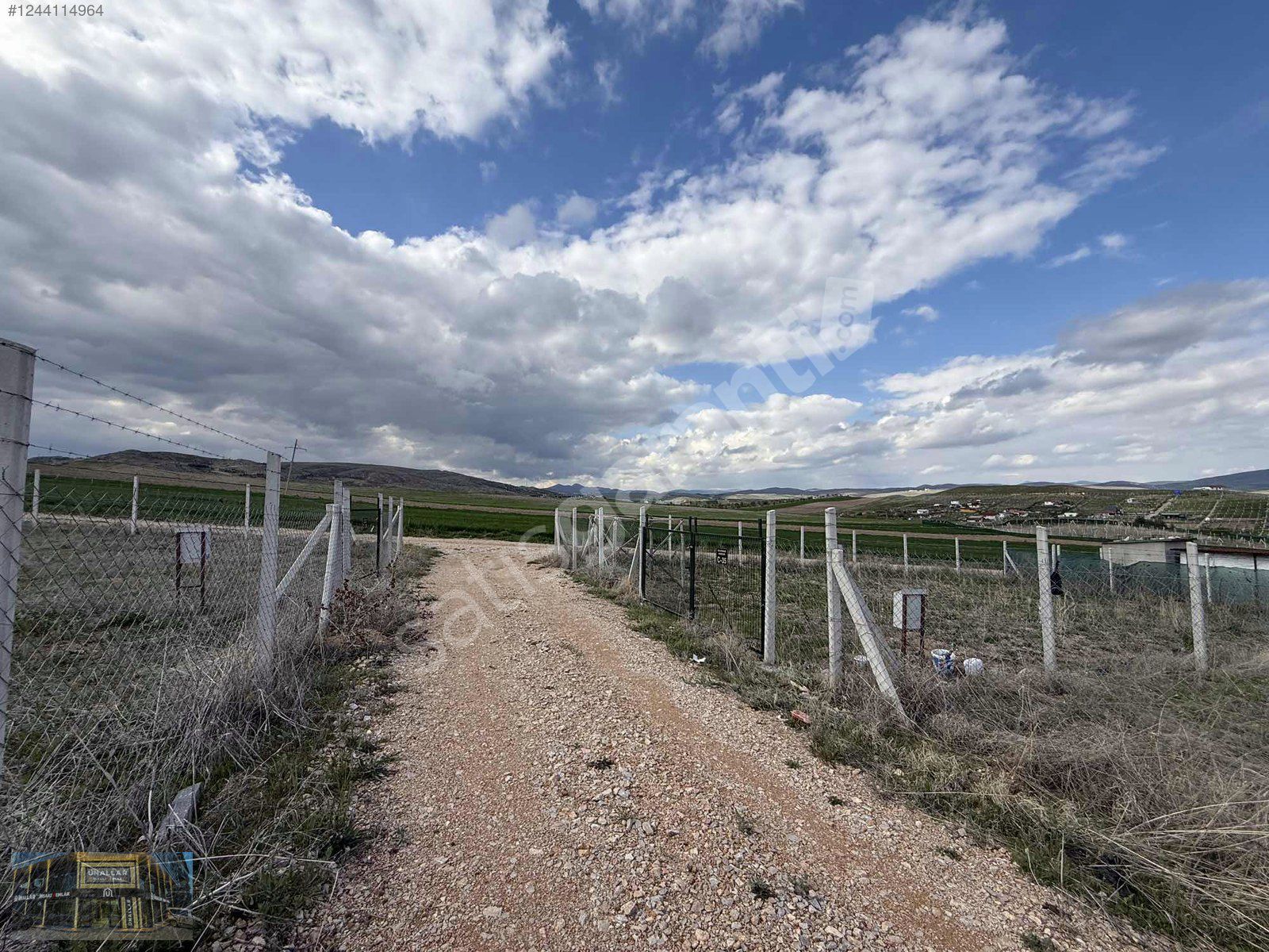 ELEKTİRİK SUYU BAĞLI 400 m2 TAPULU KALİTE BAHÇE