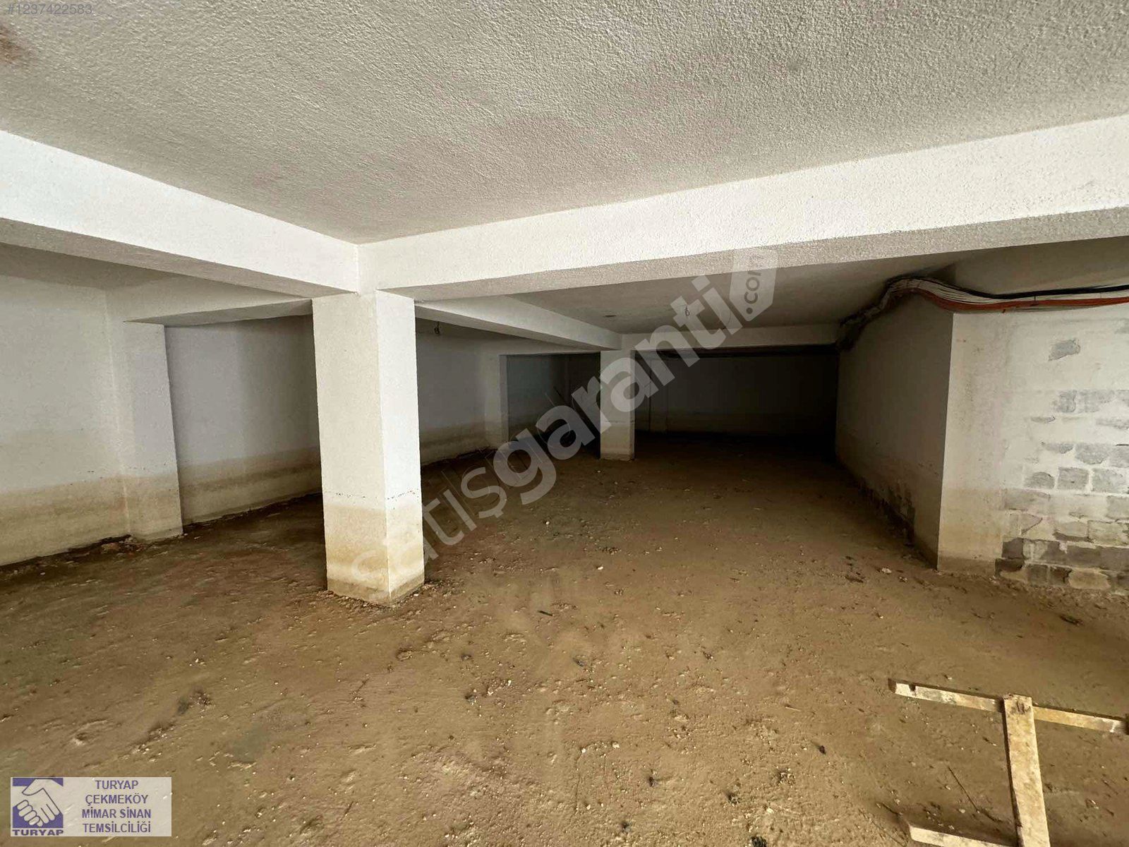 gokhanisildktan ÇEKMEKÖY MERKEZ MAHALLESİNDE SİTEDE SATILIK 1+1