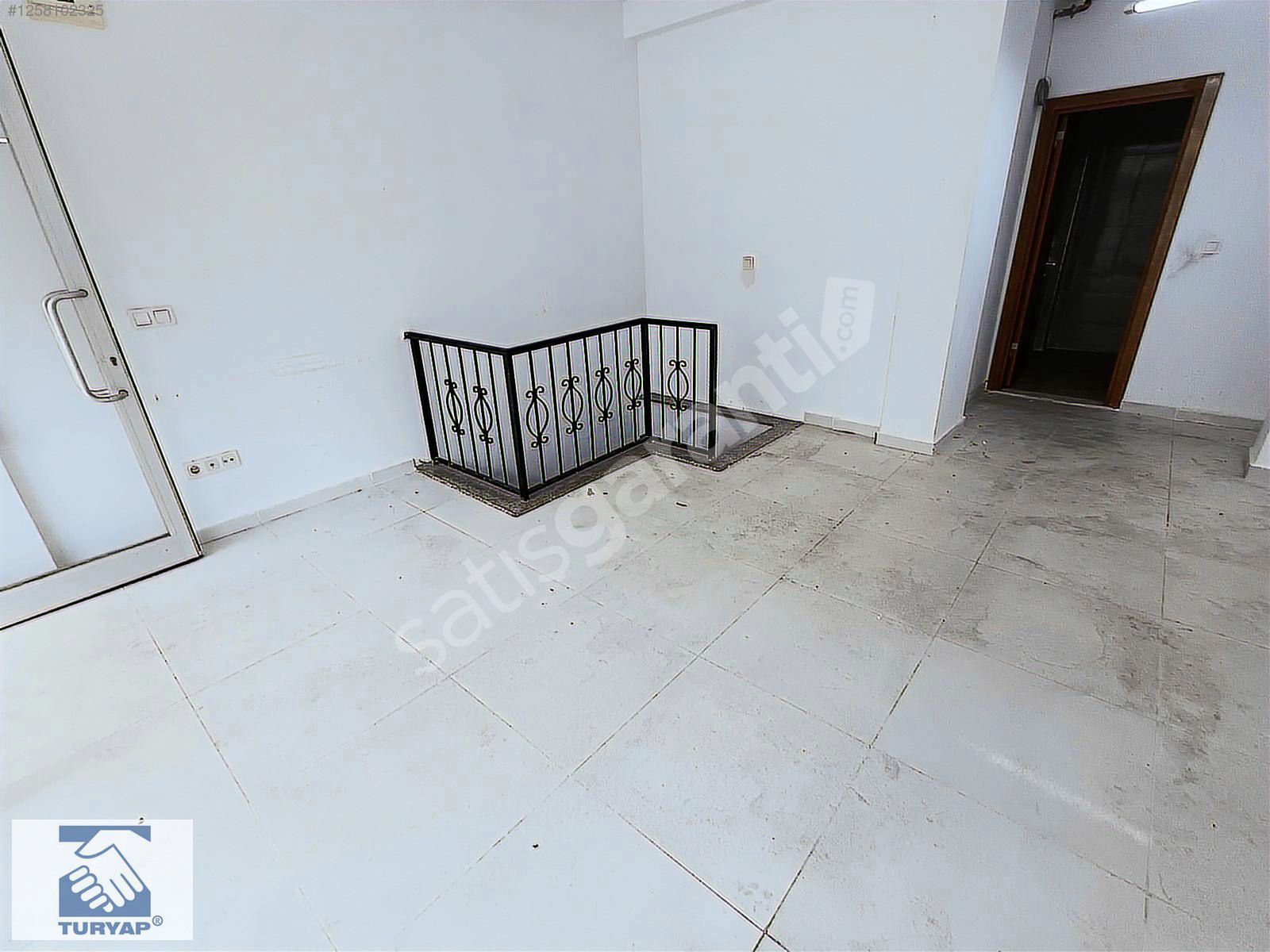 Veysel Karani'de Bodrumlu Korkuluklu Kiralık Yeni Dükkan
