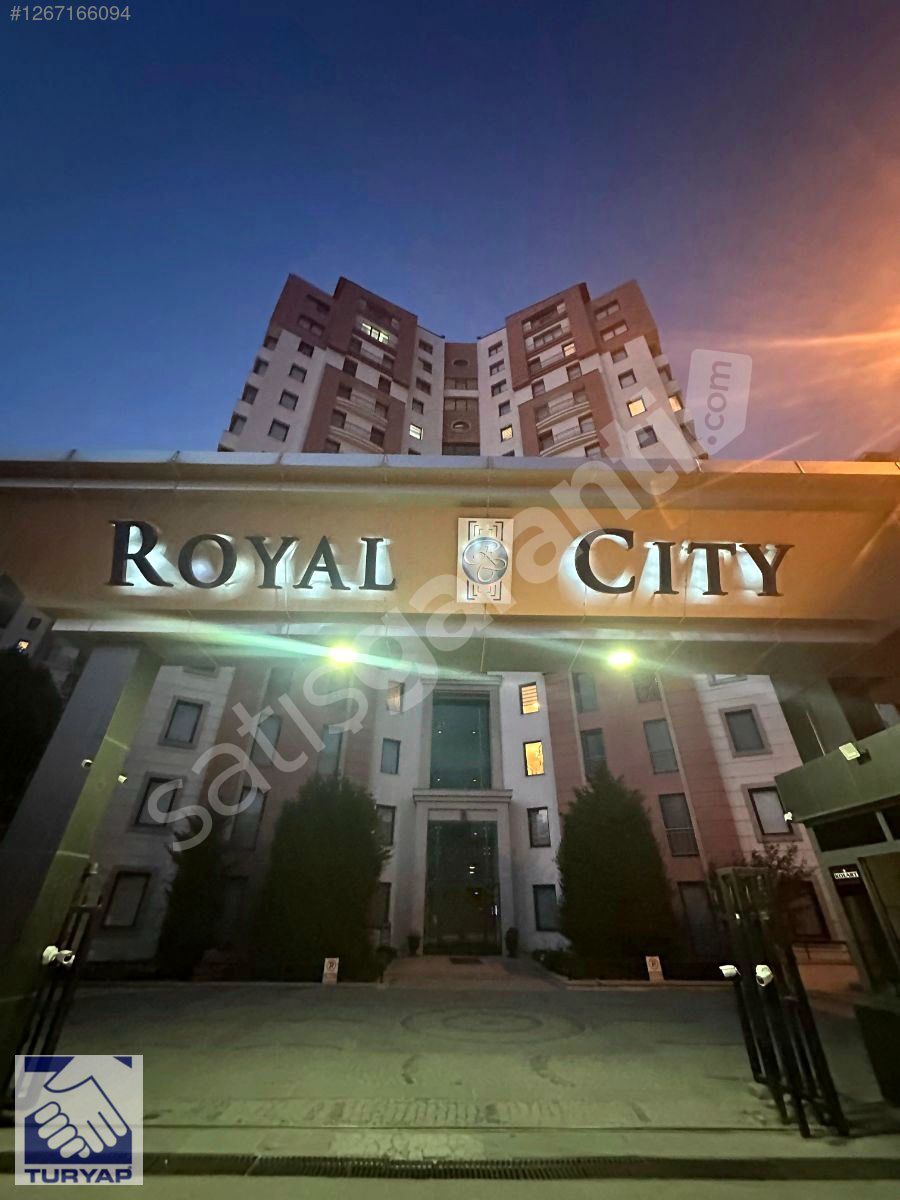 Prestijli Royal City Sitesi'nde Satılık 4+1, Panoramik Manzaralı
