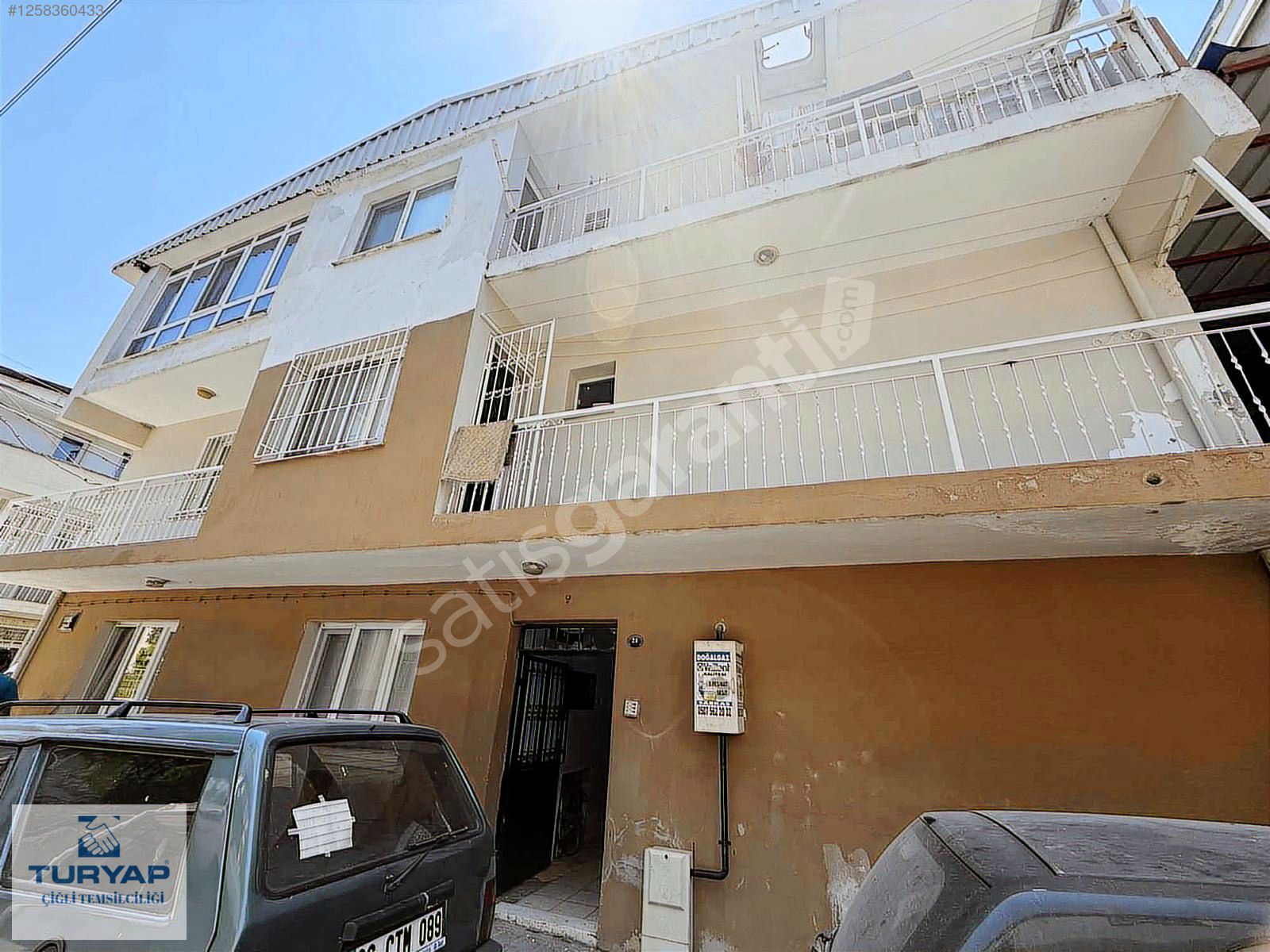Çiğli Ahmet Efendi Mahalles'inde Satılık 2+1 Daire