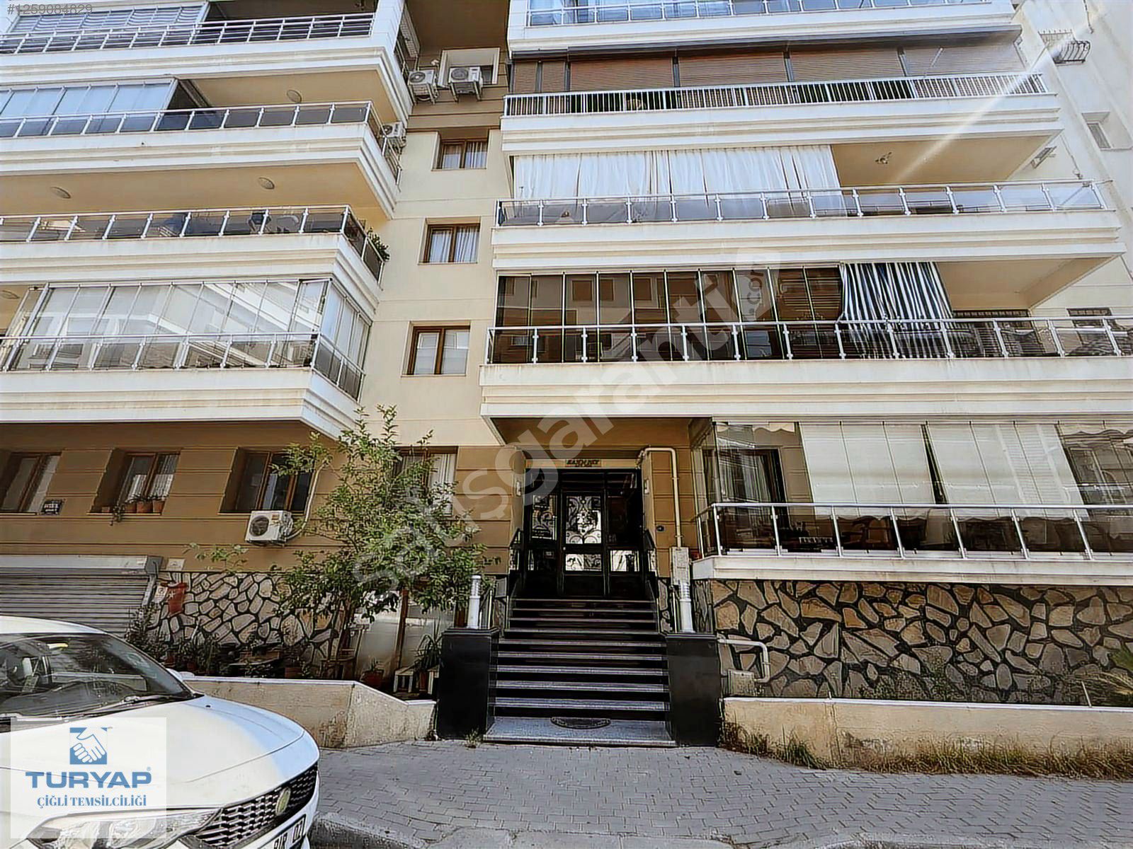 Karşıyaka Yalı Mahalles'inde Satılık 2+1 Daire