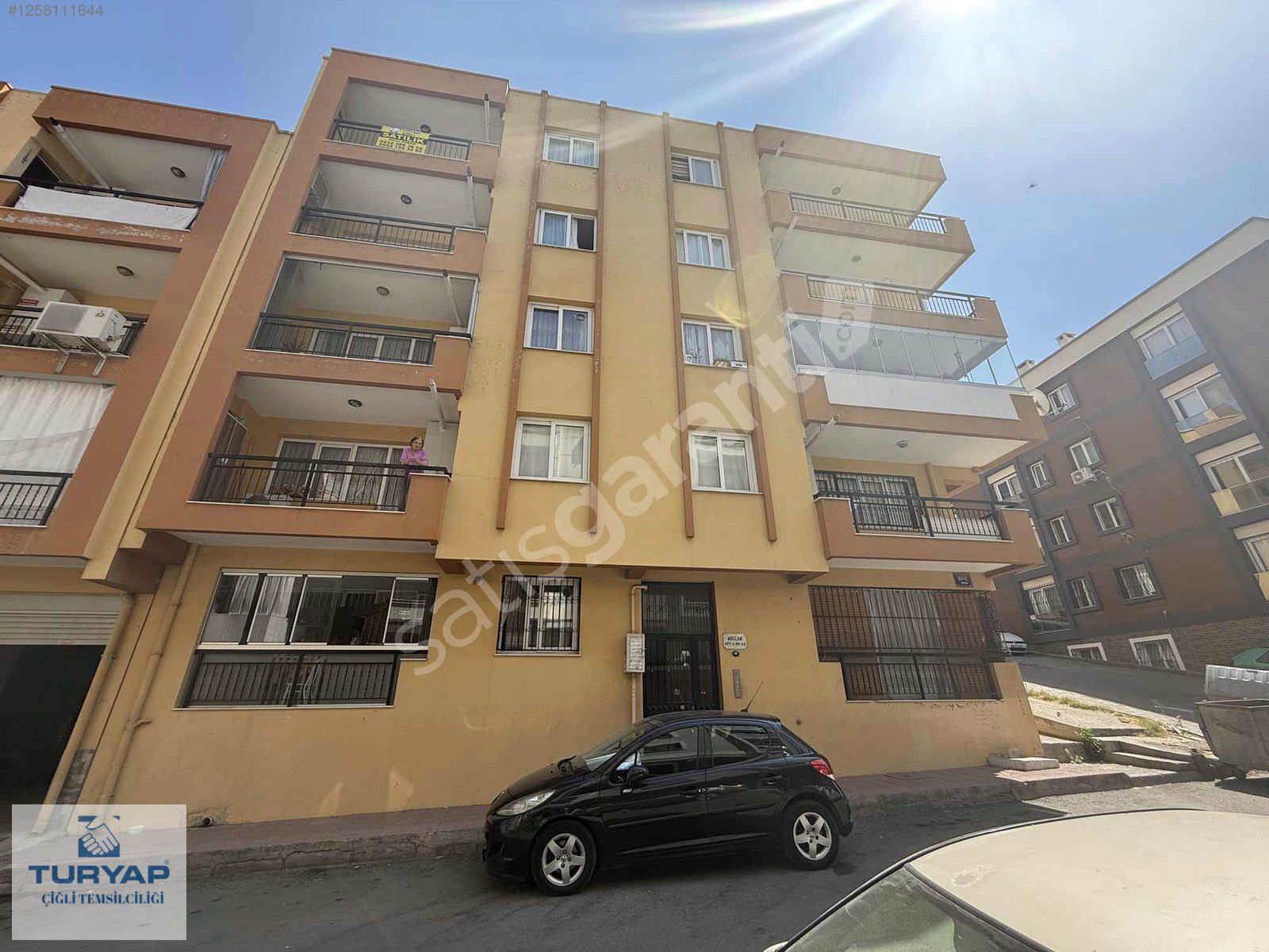 Çiğli Küçükçiğli Mahalles'inde Satılık 3+1 Daire
