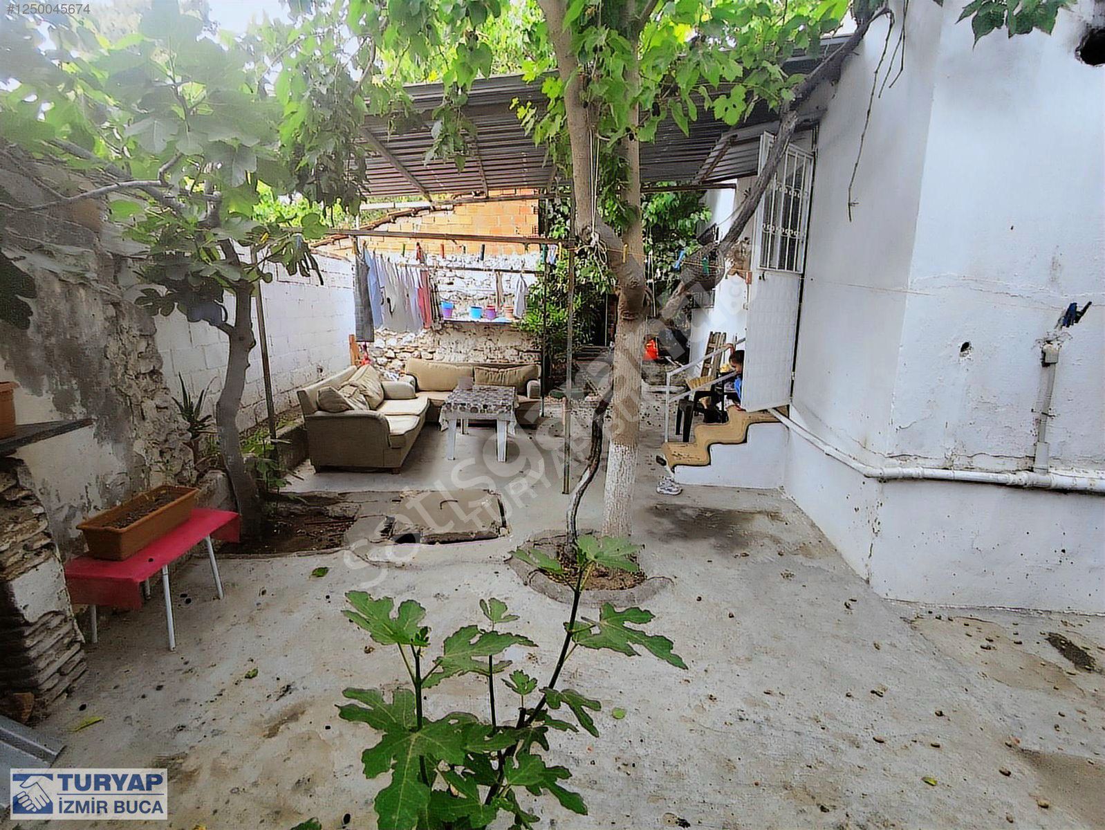 TURYAP BUCA'DAN BUCA ÜÇKUYULAR MEYDANDA SATILIK MÜSTAKİL EV