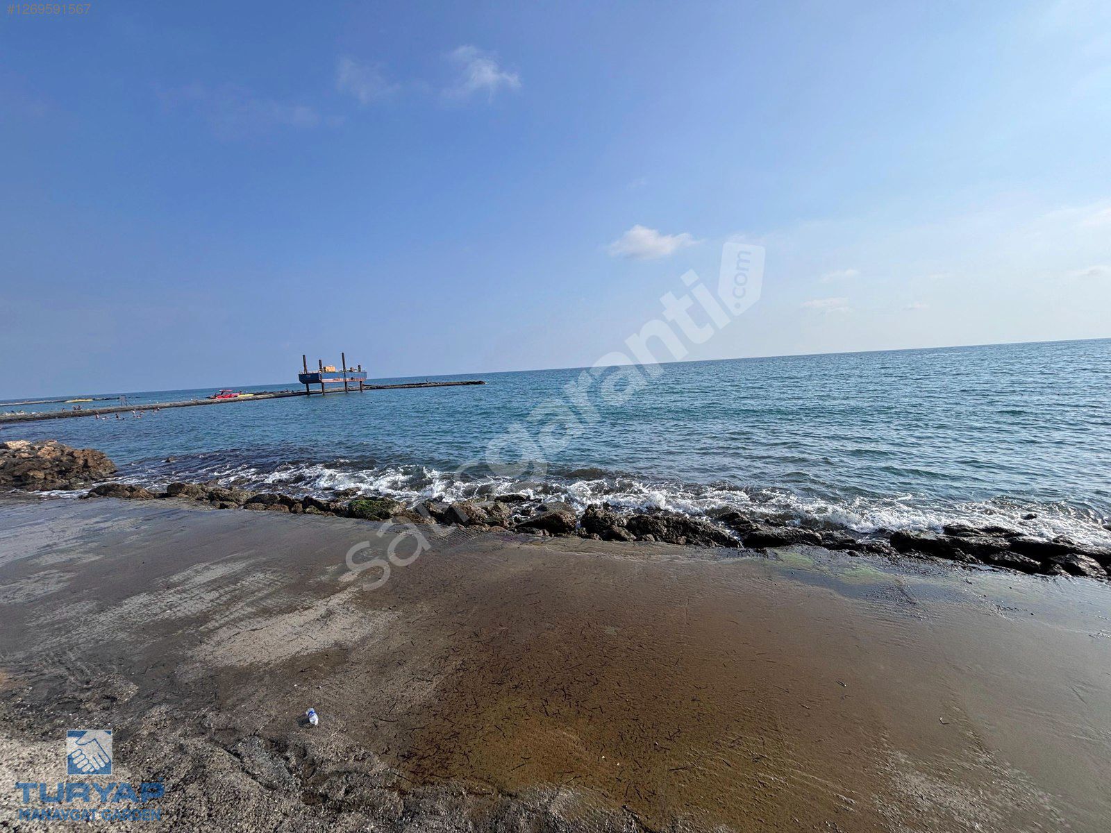 ALANYA TÜRKLER'DE SİTE İÇİNDE ÖZEL PLAJLI 2+1 YAZLIK VİLLA