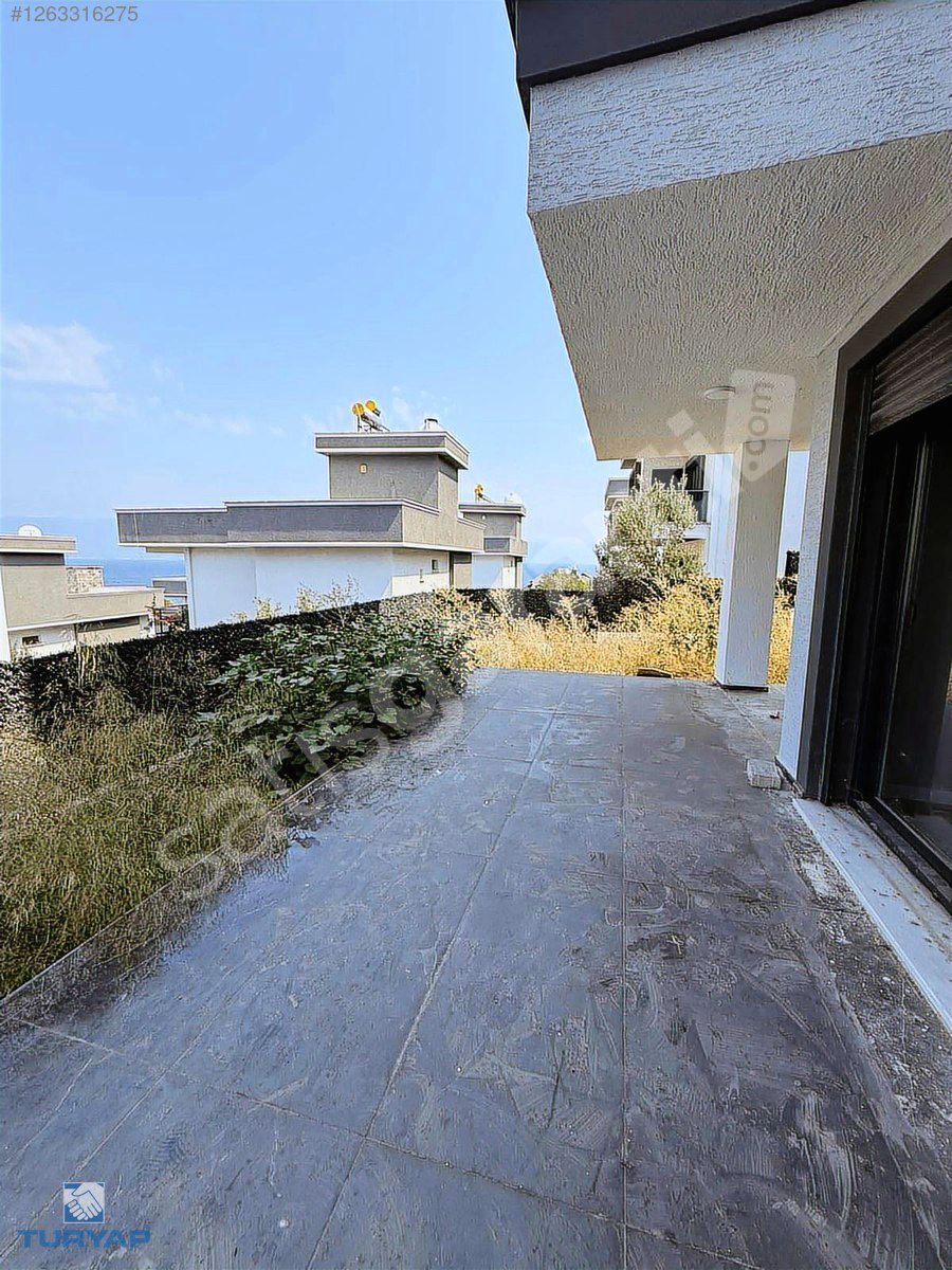 Turyap'tan Pelitköy Sahilde Deniz Manzaralı Satılık Villa