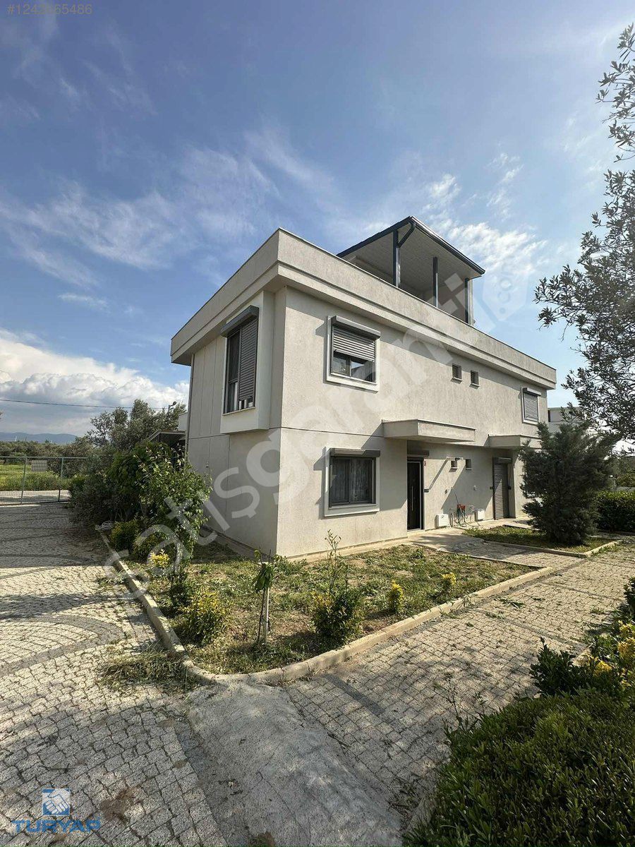 TURYAP BURHANİYE KARAAÇ'TA HAVUZLU SİTE İÇERİSİNDE 160 m² VİLLA