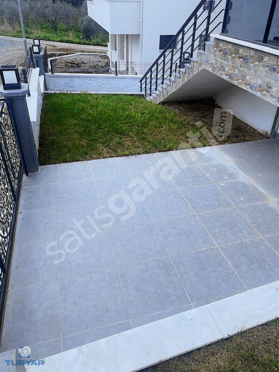 Burhaniye Turyap'tan İskele Adyar'da Satılık 4+1 Tripleks Villa