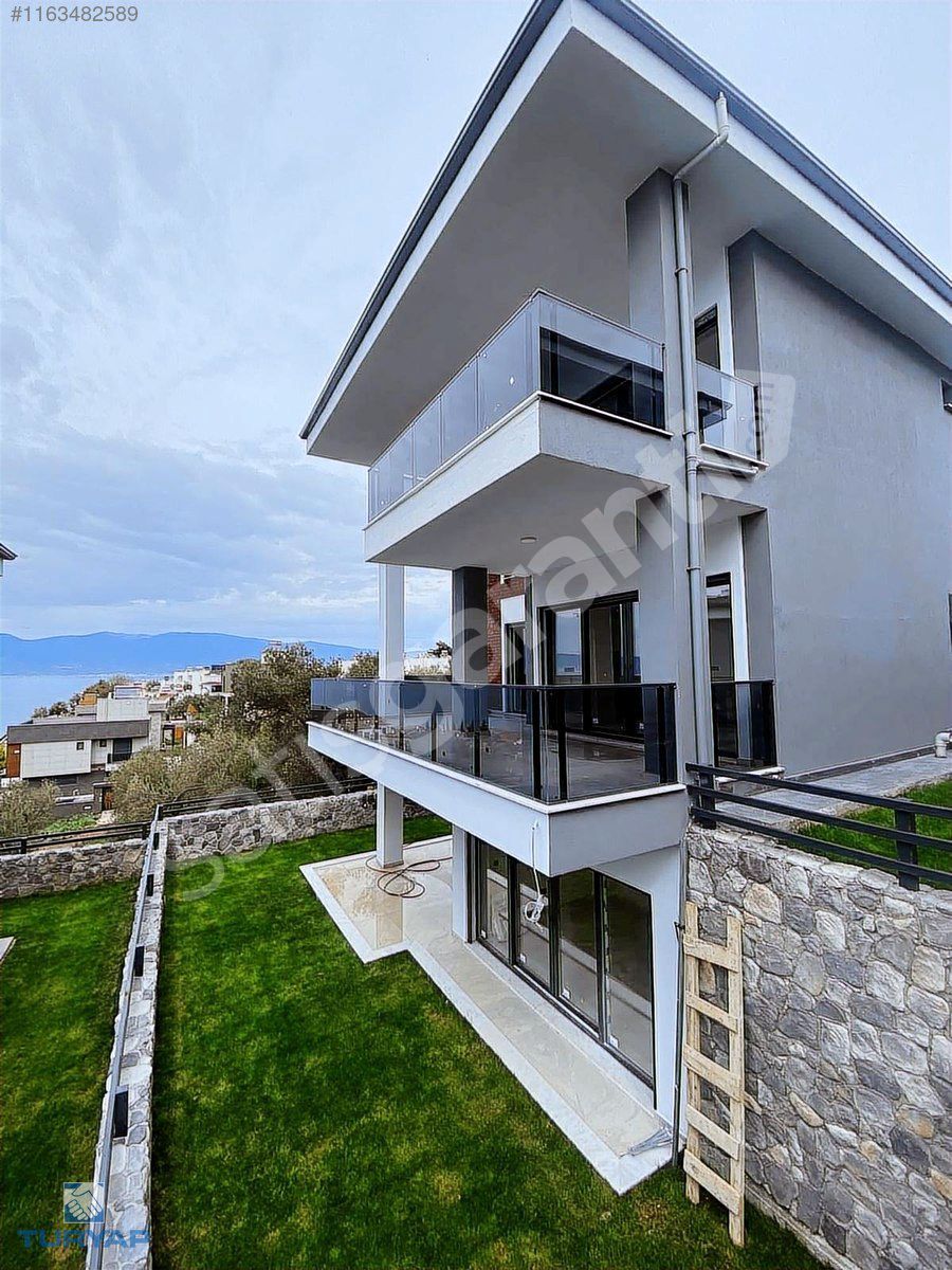 Turyap'tan Denize Sıfır Bahçeli Müstakil 4+2 Satılık Villa