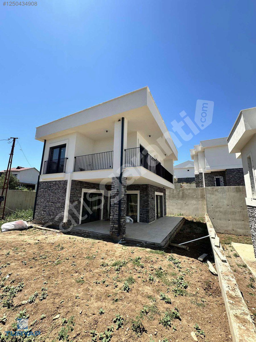 TURYAP BURHANİYE PELİTKÖY SAHİLDE SATILIK 150 m² 3+1 VİLLA