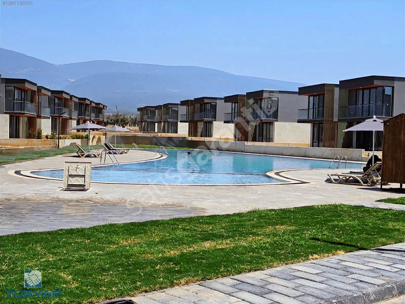 MİLAS KAZIKLI'DA DENİZE 400METRE MESAFEDE İRİSAURA SİTESİNDE 1+1