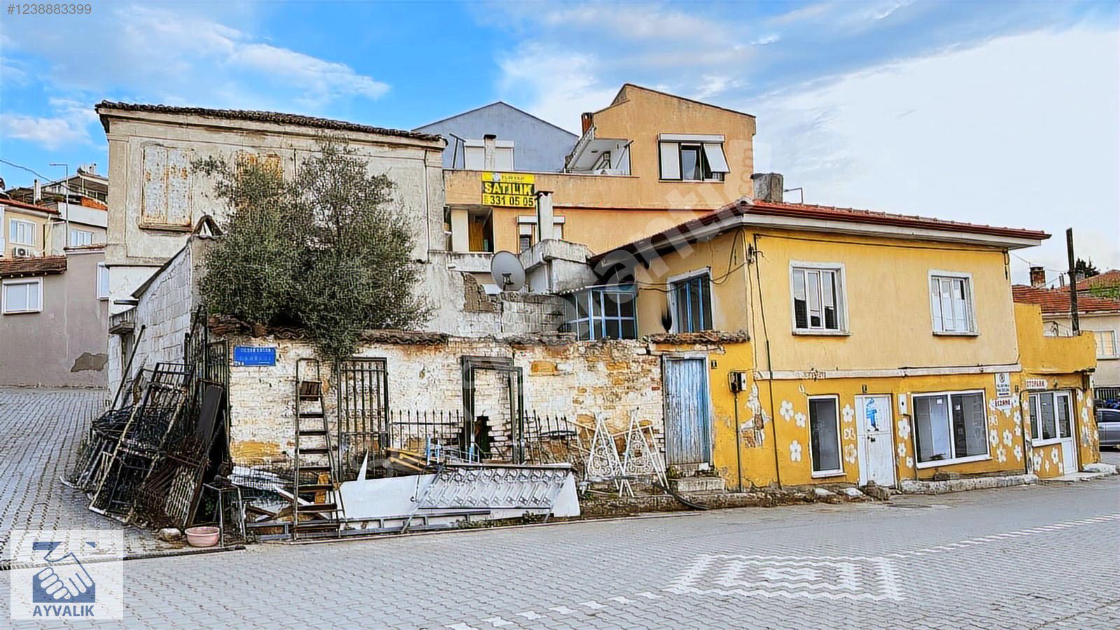 Turyap Ayvalık'tan Karaağaç Köy içinde 2Adet Satılık Müstakil Ev