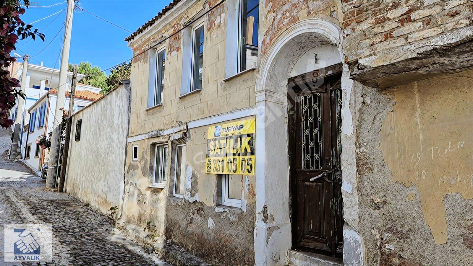 Turyap'tan Ayvalık Askerlik Şubesi Yanında Satılık 2+1 Rum Evi