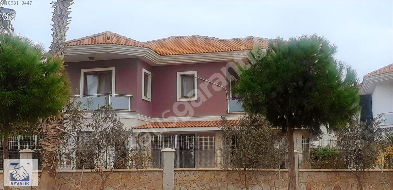 Turyap Ayvaliktan Sarimsaklida Denize 30m Mesafede Genis Villa