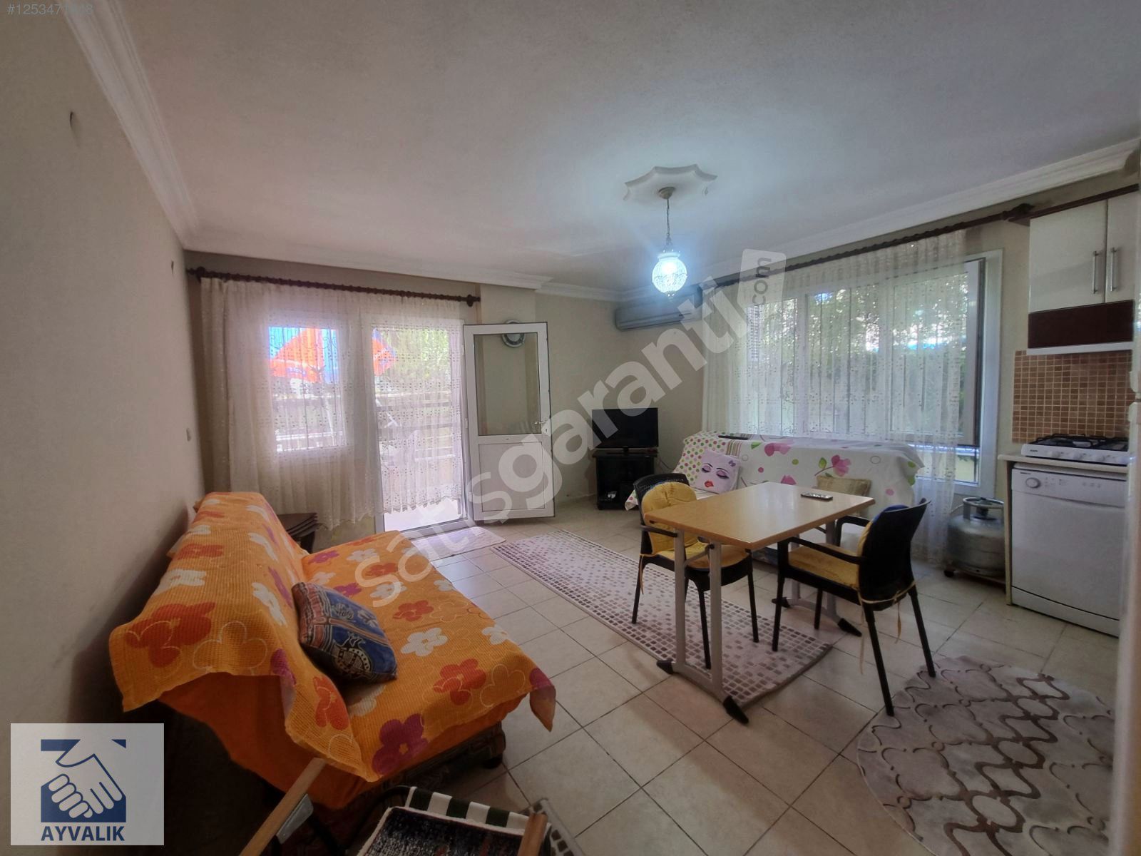 Turyap'tan Sarimsaklıda Denize 300 m ,2+1 Bahçe Kullanımlı Daire