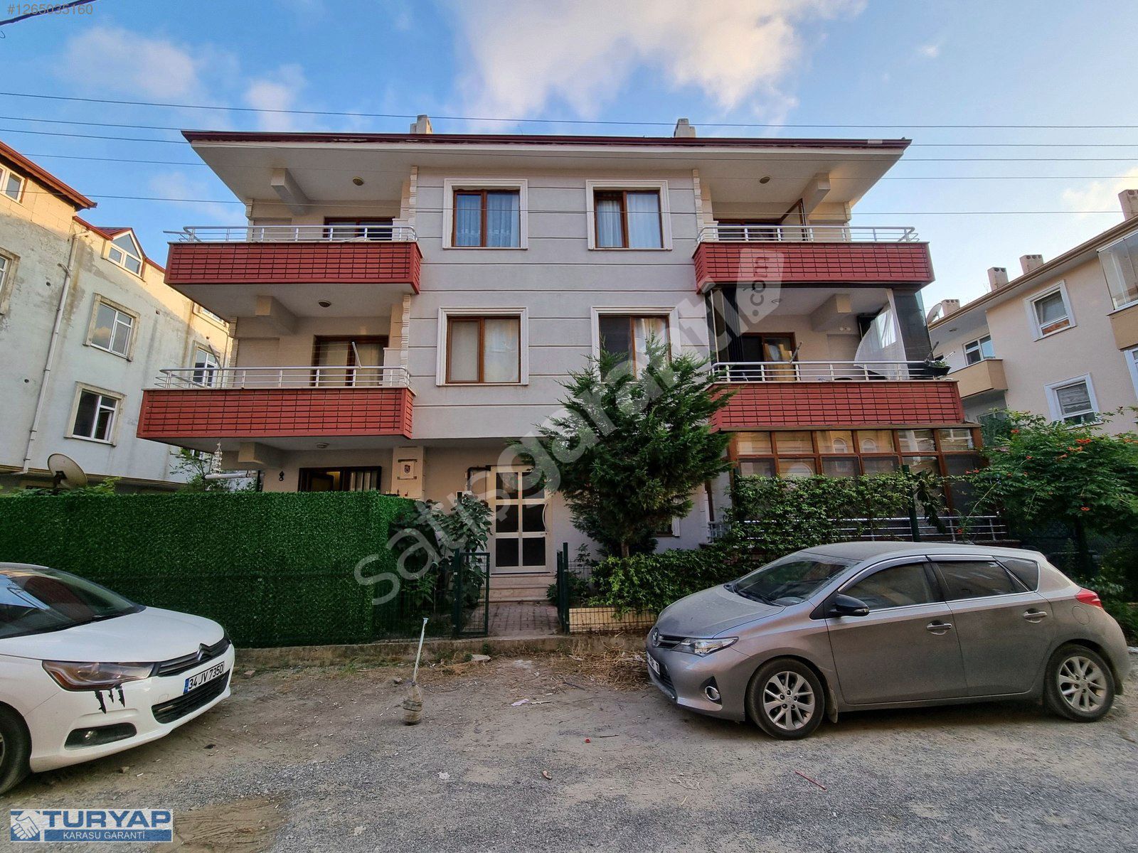 Karasu Yalı Mah.de Denize 2. Parsel Ayrı Mutfak Geniş 2+1
