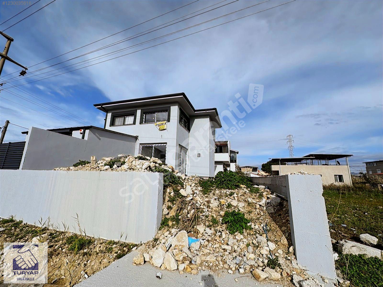 TURYAP Urla İskeleden | İçmelerde Acil Satılık 2+1 Villa