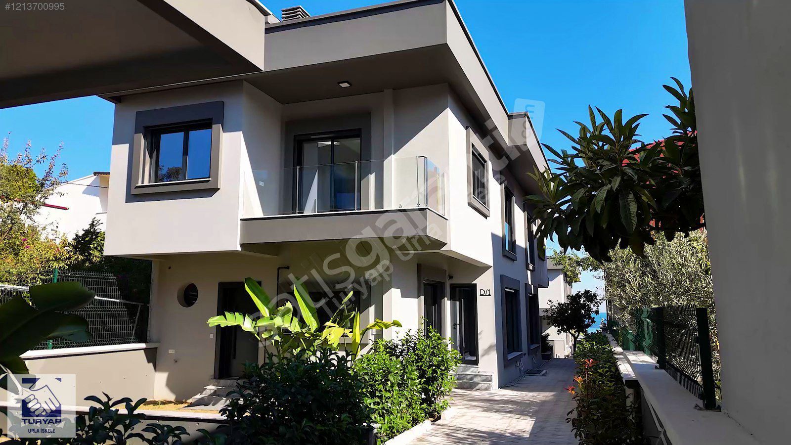 TURYAP Urla İskele | Denize Sıfır, Plajlı Sitede 3+1 Villalar