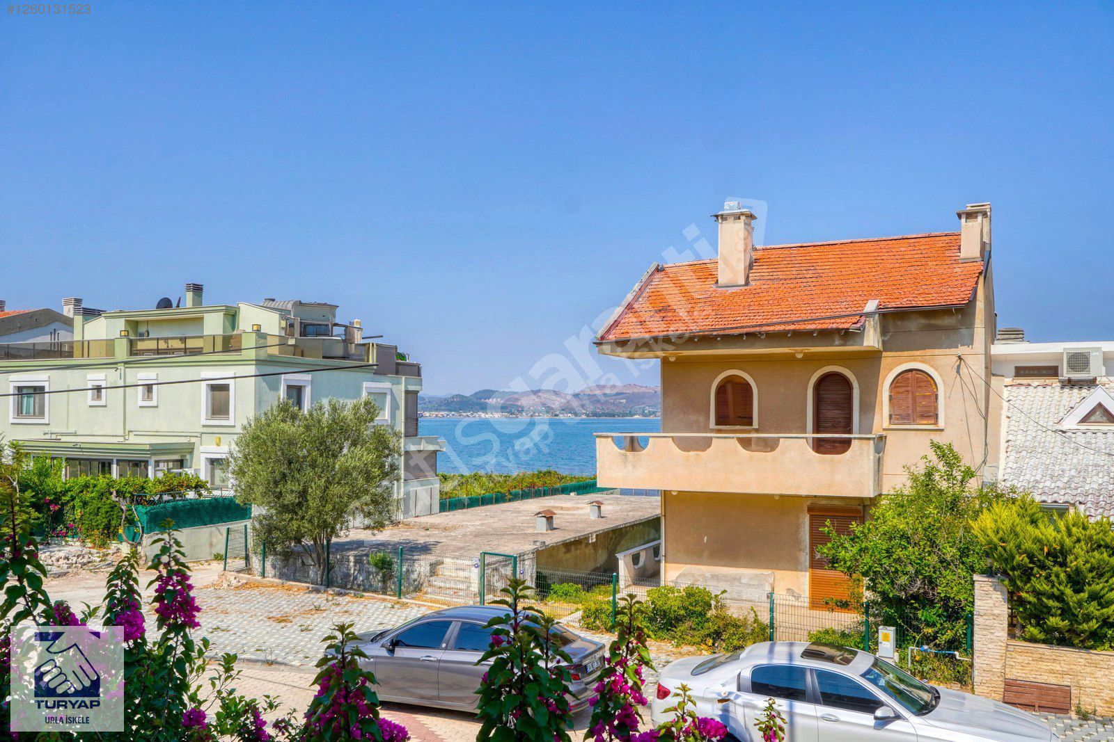Kalabak Site İçinde Denize Yakın ve Manzaralı Çatı Odalı Villa