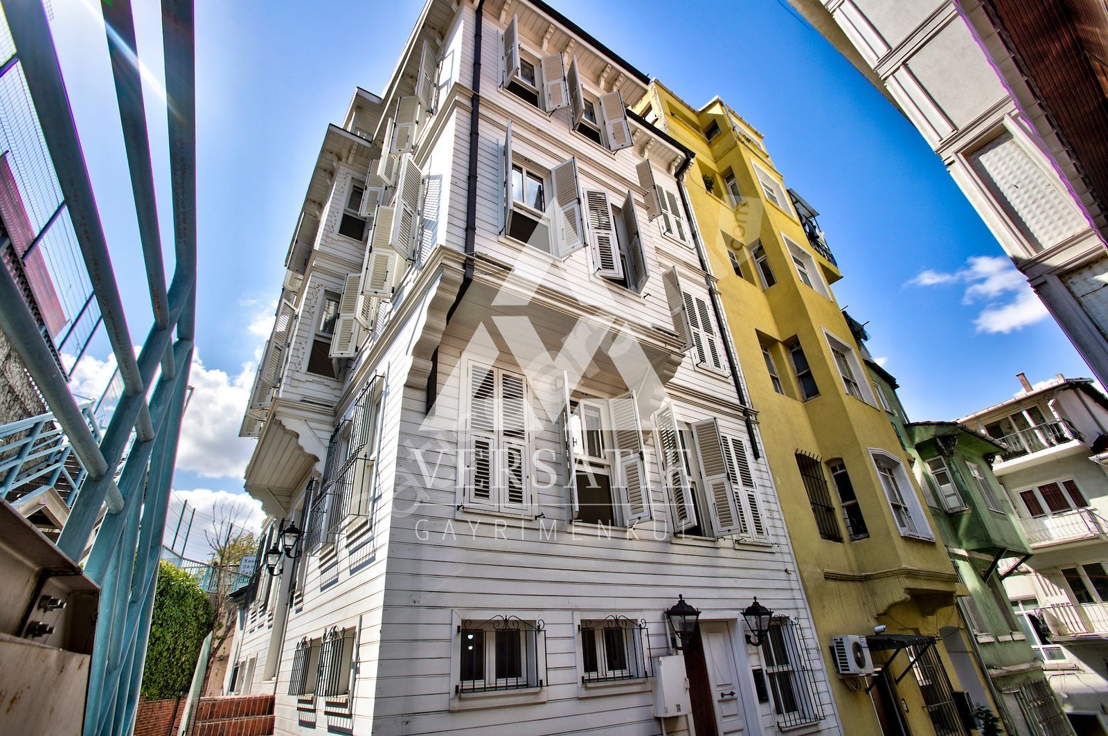 Beyoğlu'nda Satılık 1. Derece Tarihi Eser Köşk