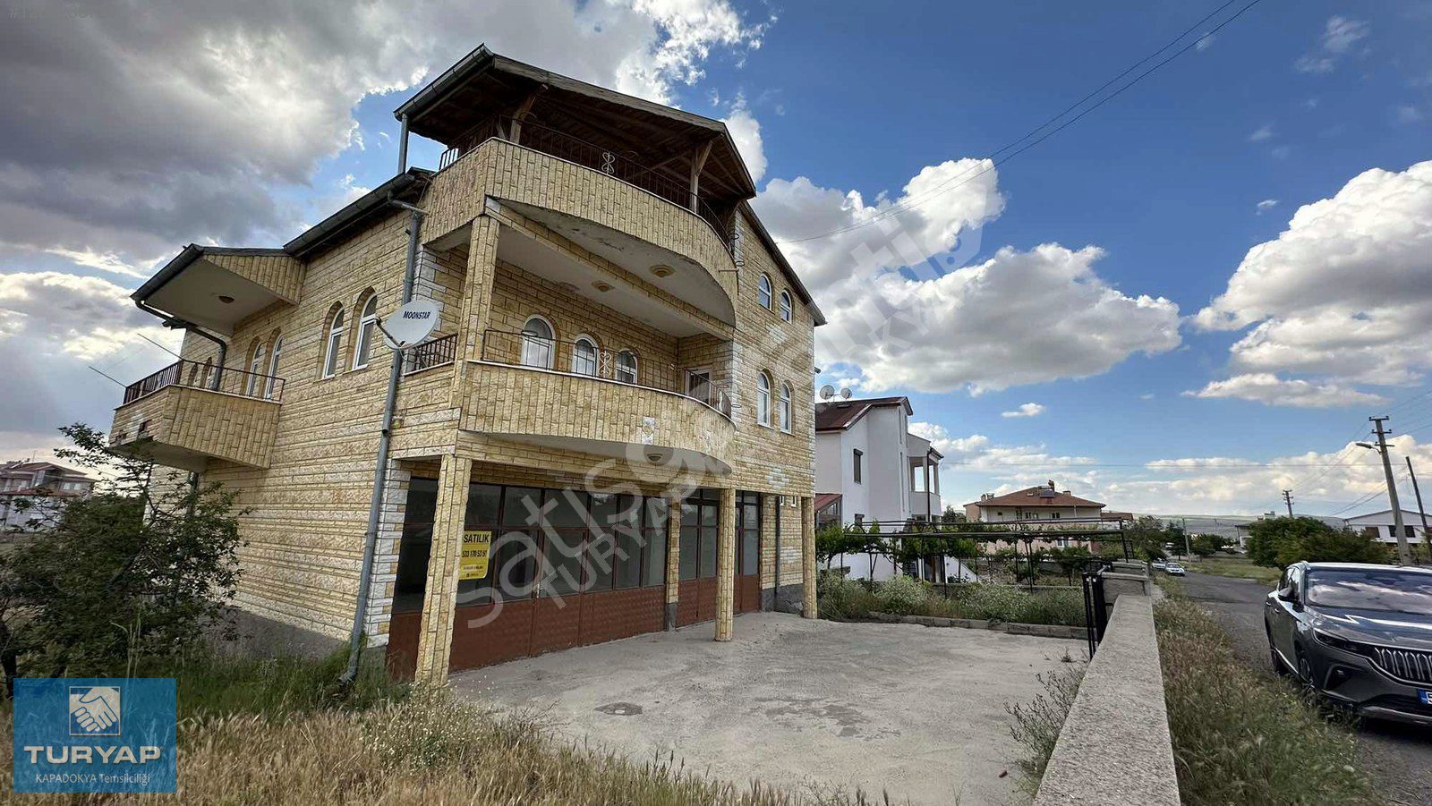 TOPLAMDA 2 PARSELDEN OLUŞAN MÜSTAKİL EV VE ARSASI
