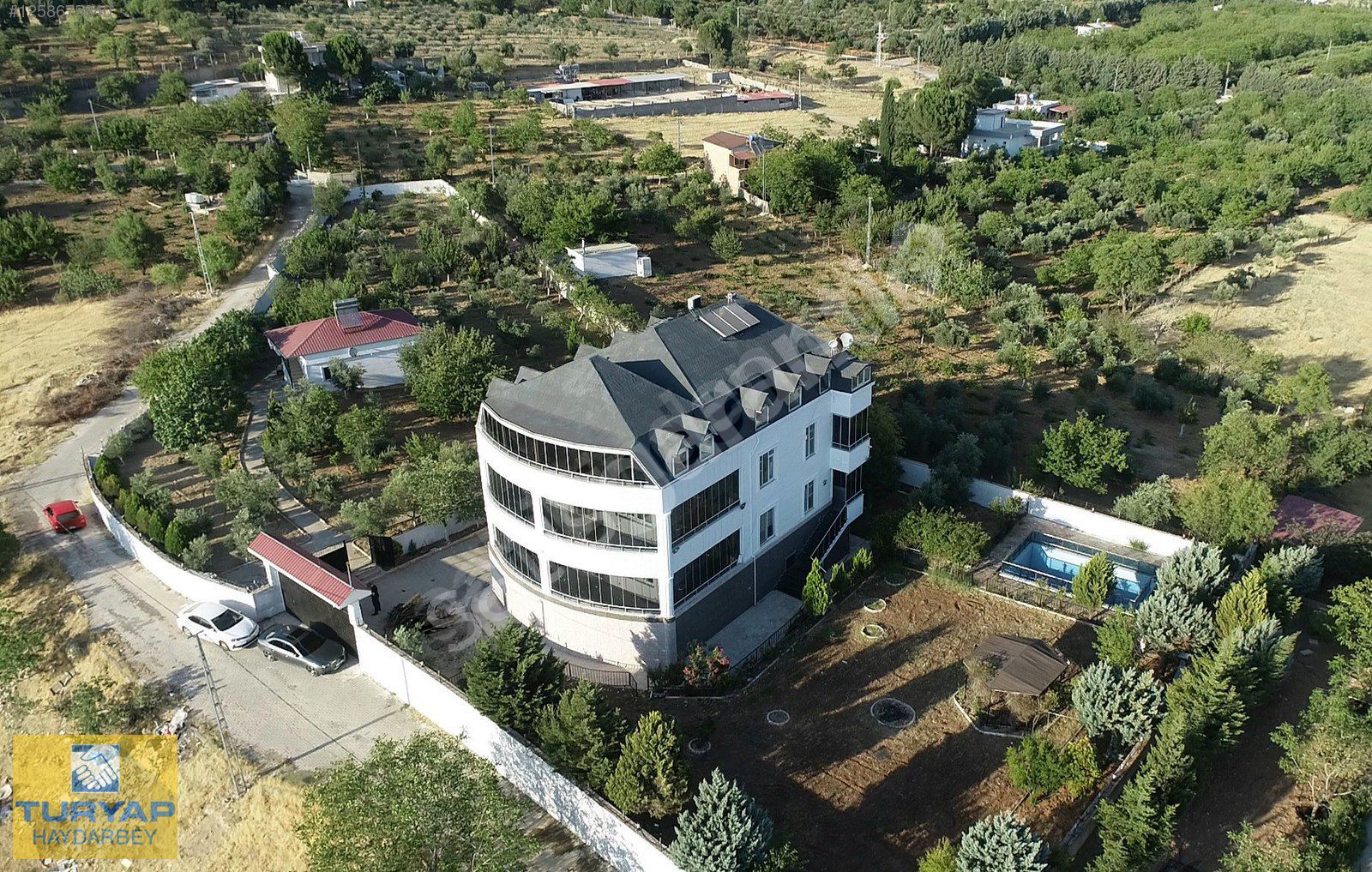 Haydarbey Turyaptan Göllüde Harika Manzaralı 4katlı Villa Ve Bağ