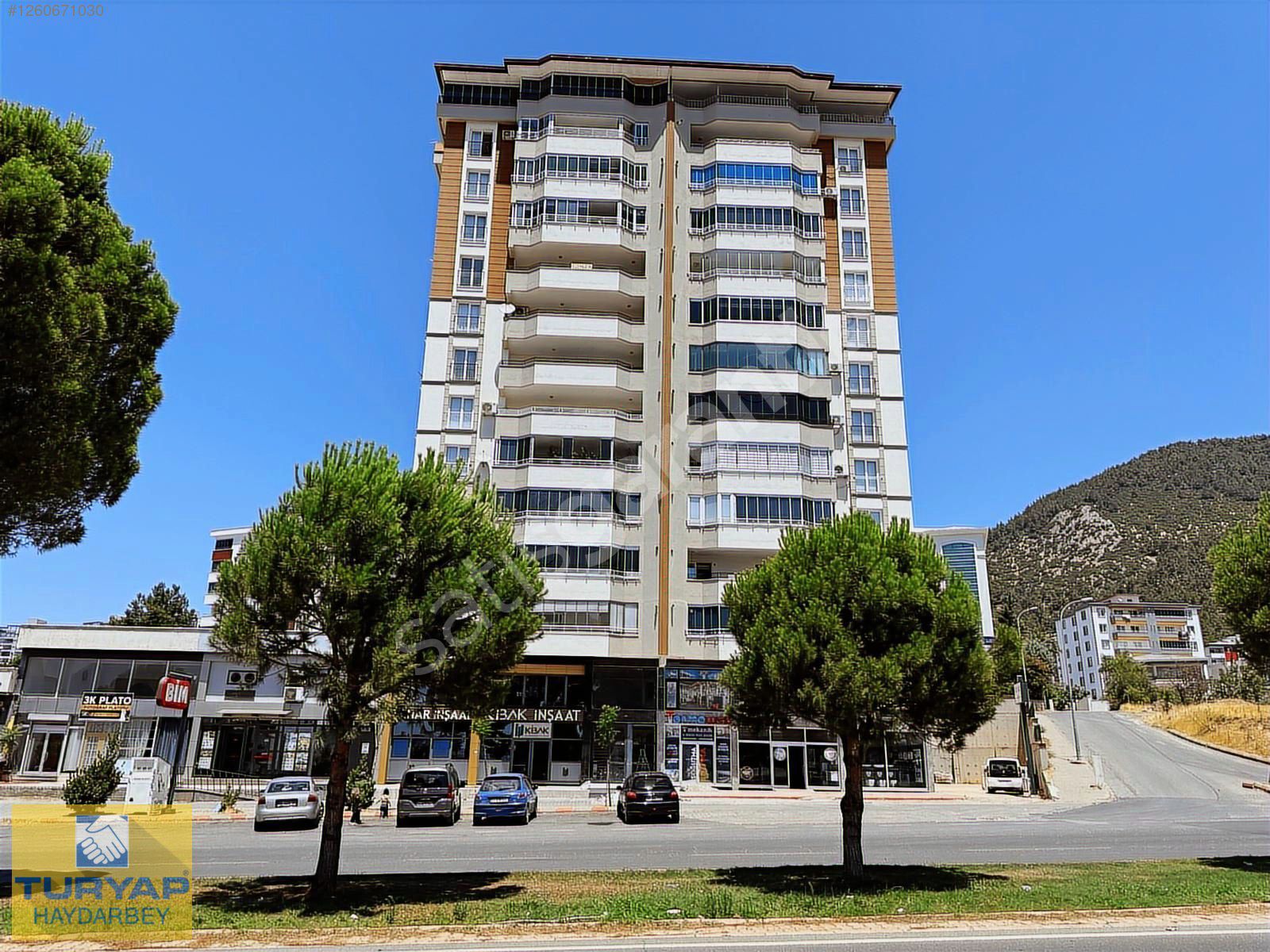 HAYDARBEY TURYAPTAN SULTAN SARAYINDA ANA CADDE ÜZERİ 5+1 DAİRE