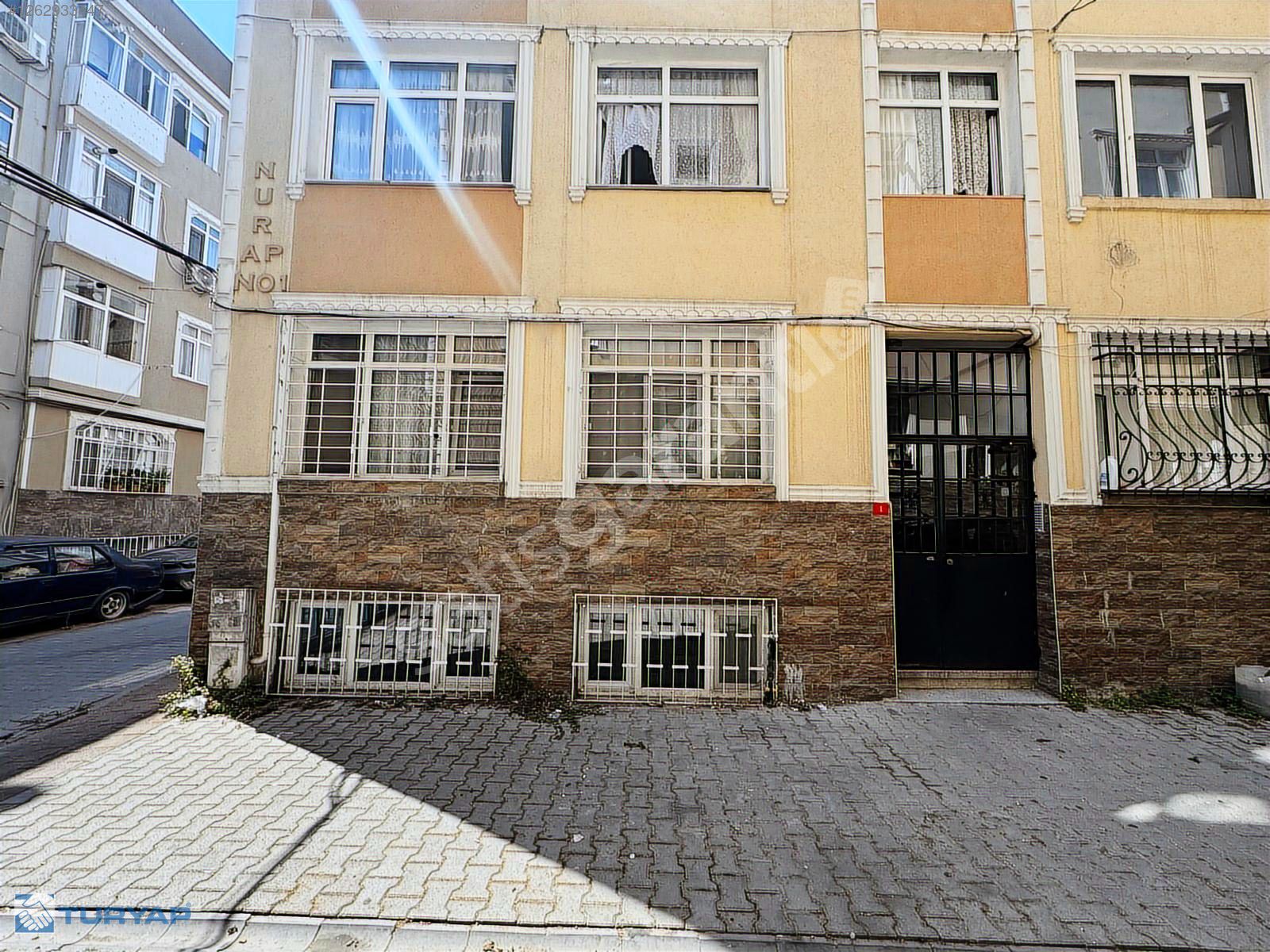 TURYAP' TAN FATİH YEDİKULE' DE ÇOK TEMİZ ve BOŞ SATILIK DAİRE