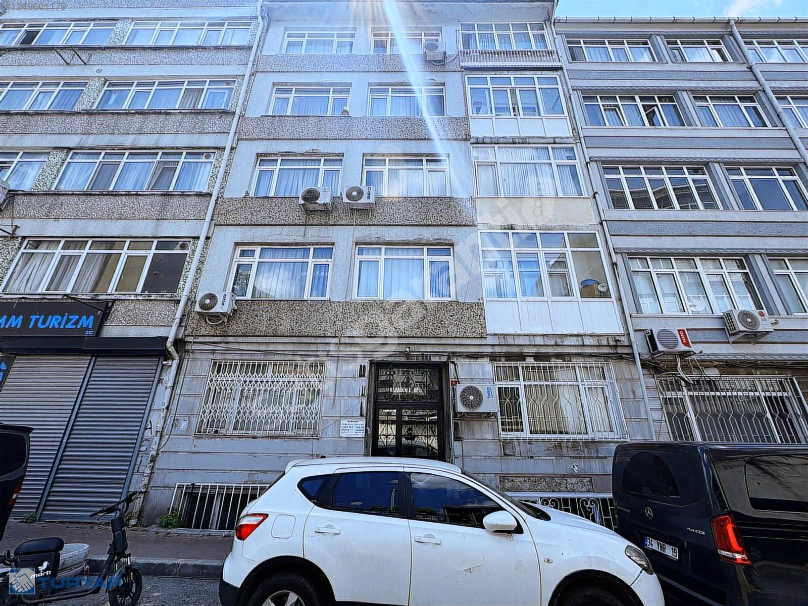 FATİH İSKENDERPAŞA' DA METRO ARKA SOKAĞINDA SATILIK DAİRE