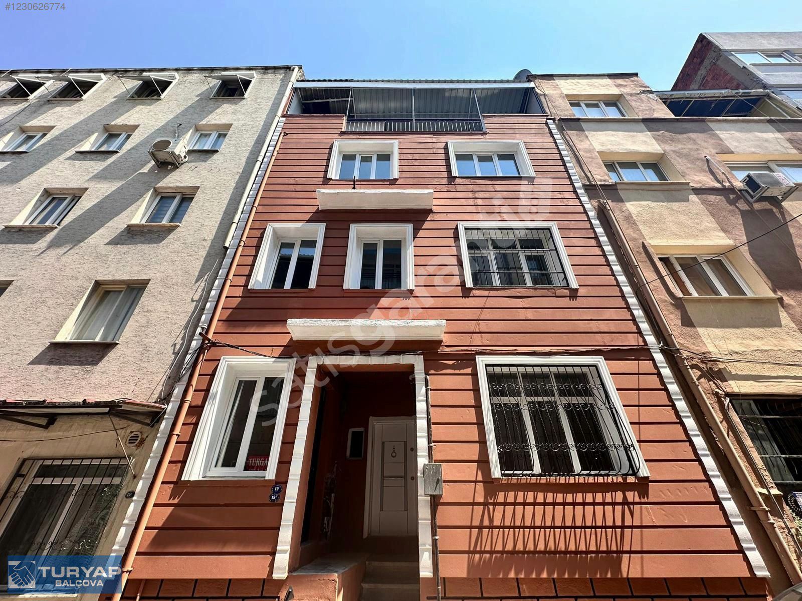 İnönü Caddesi Yakını 4 Katlı Kira Getirili Yenilenmiş Bina