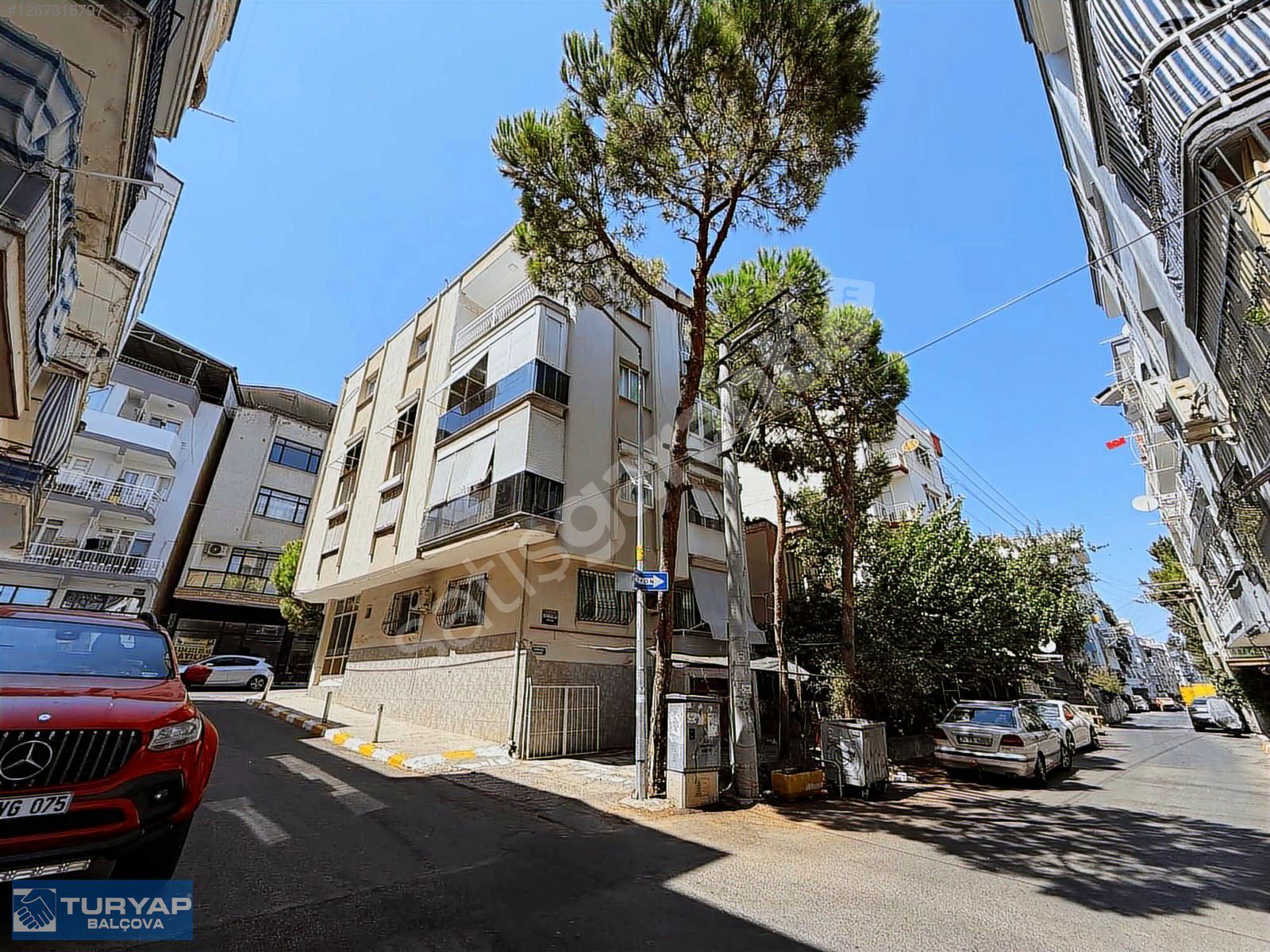 Balçova Ata Caddesi Yakını 3 Balkonlu Ferah 3+1 Satılık Daire