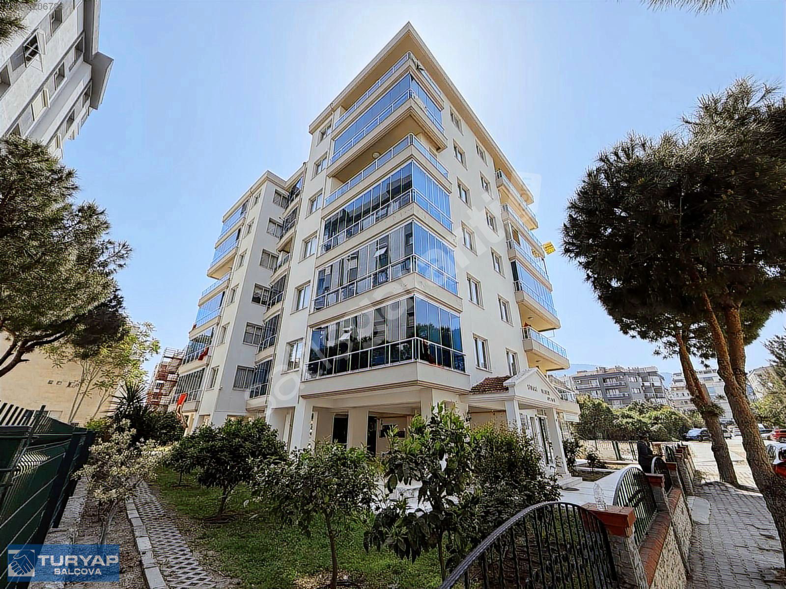 Narlıdere'de Deniz Manzaralı Asansörlü Önü Açık Satılık 3+1Daire