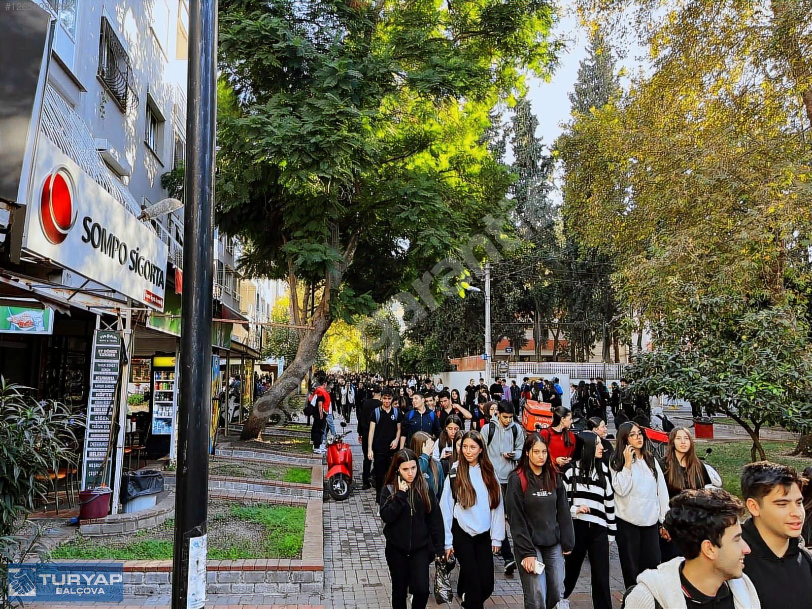 İstinye AVM ve Okullar Yanı Fast Food ve Dönerci Dükkanı !