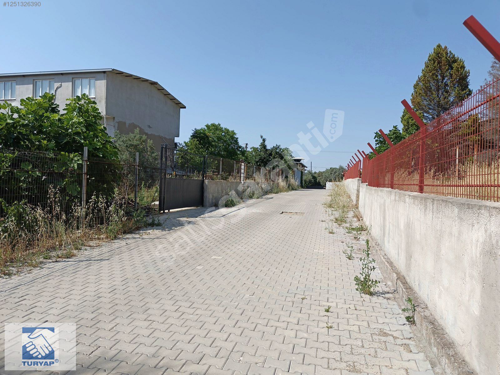 Kemalpaşa Yiğitler Satılık 216 m2 Bahçe