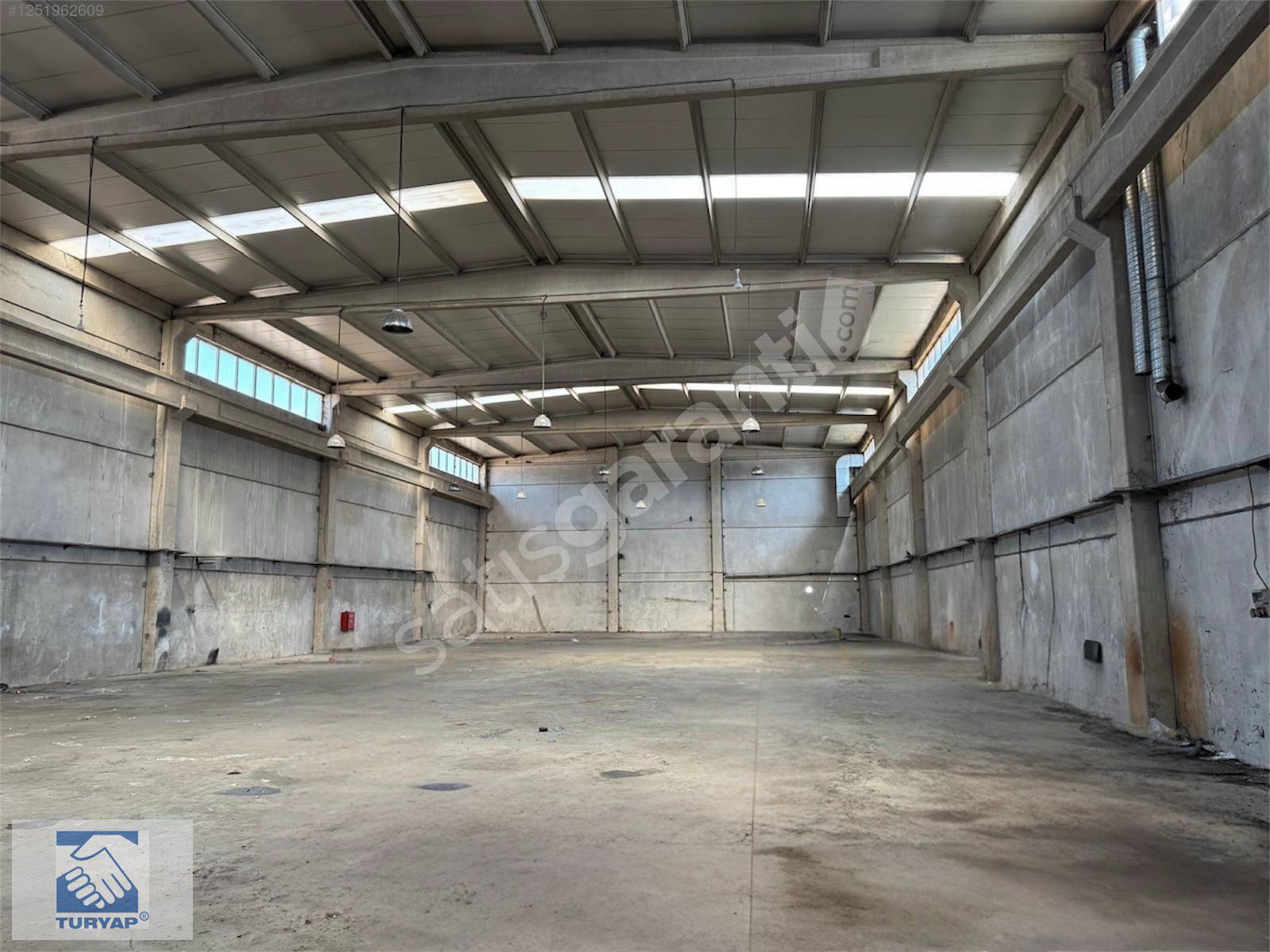 Kemalpaşa Armutlu 1300 m2 Kapalı Alana Sahip Kiralık Fabrika