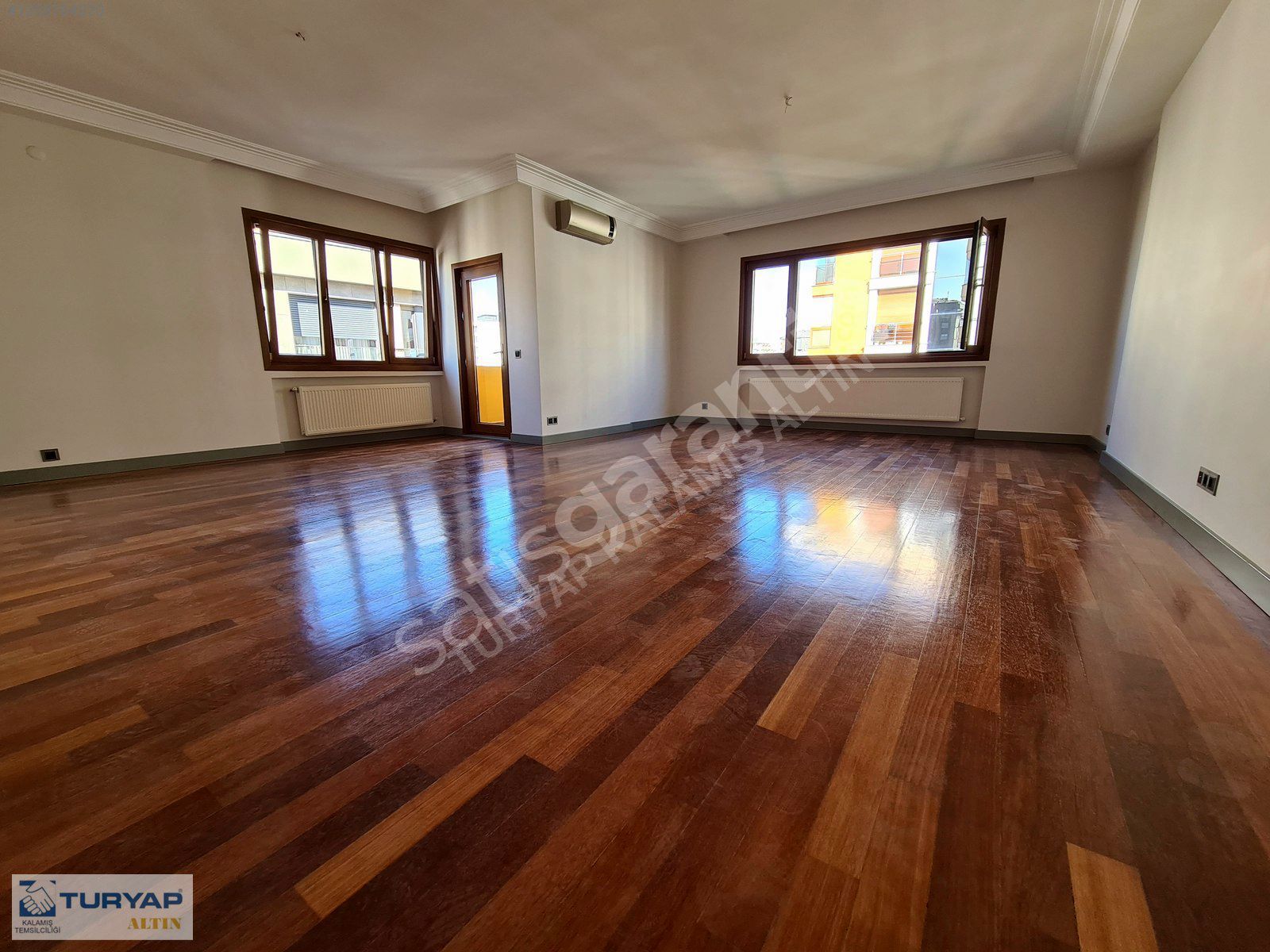 SUADİYE CAMİ SOKAKTA 200M2 4+1 ÖZEL DEKORLU EBEVENLİ BALKONLU