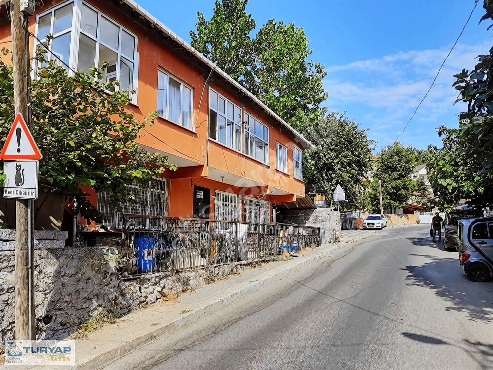 üsküdar kuzguncuk cadde üstünde şirin kiralık giriş katı daire