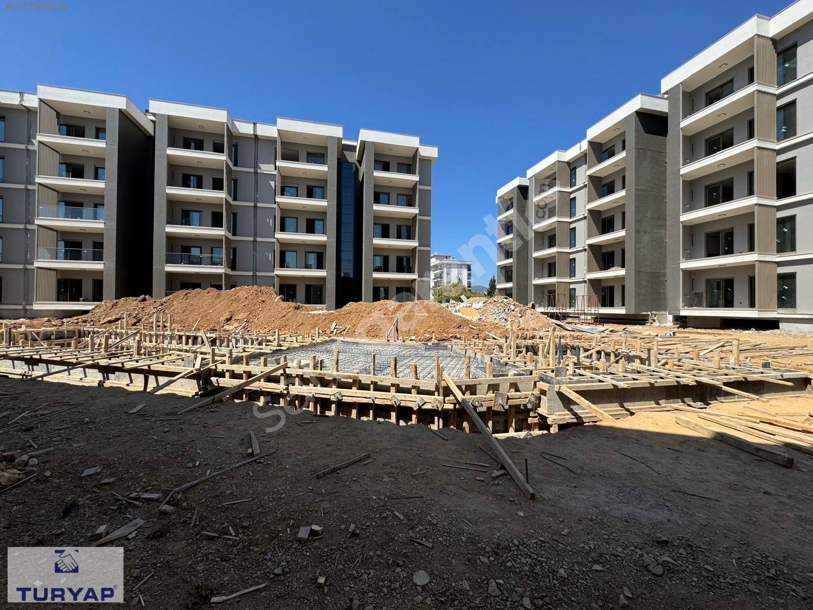 GAZİEMİR TURYAP'TAN MENDERES'TE SATILIK HAVUZLU LÜKS 3+1 DAİRE