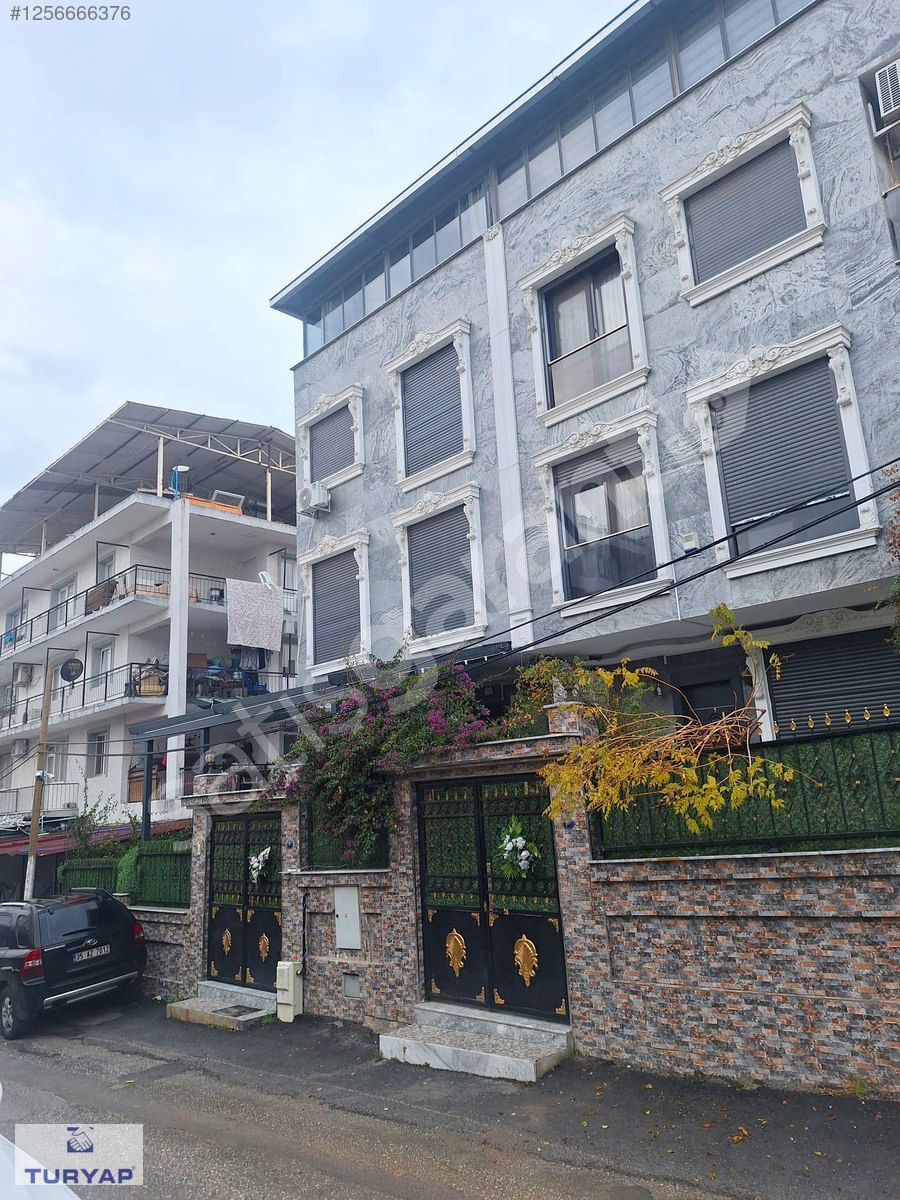 GAZİEMİR TURYAPTAN MENDERES'DE ASANSÖRLÜ BAHÇELİ 7+1 VİLLA