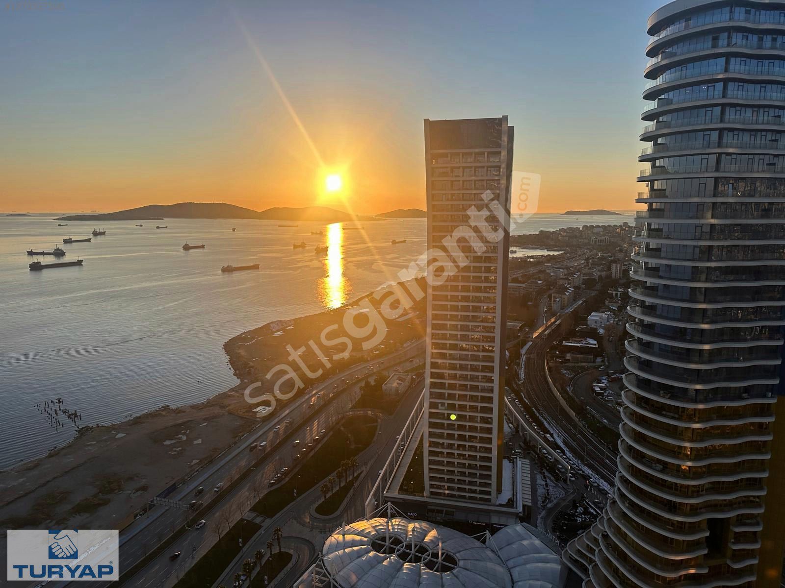İSTMARİNA DENİZ VE ADALAR MANZARALI EMSALSİZ KİRALIK 4+1 DAİRE
