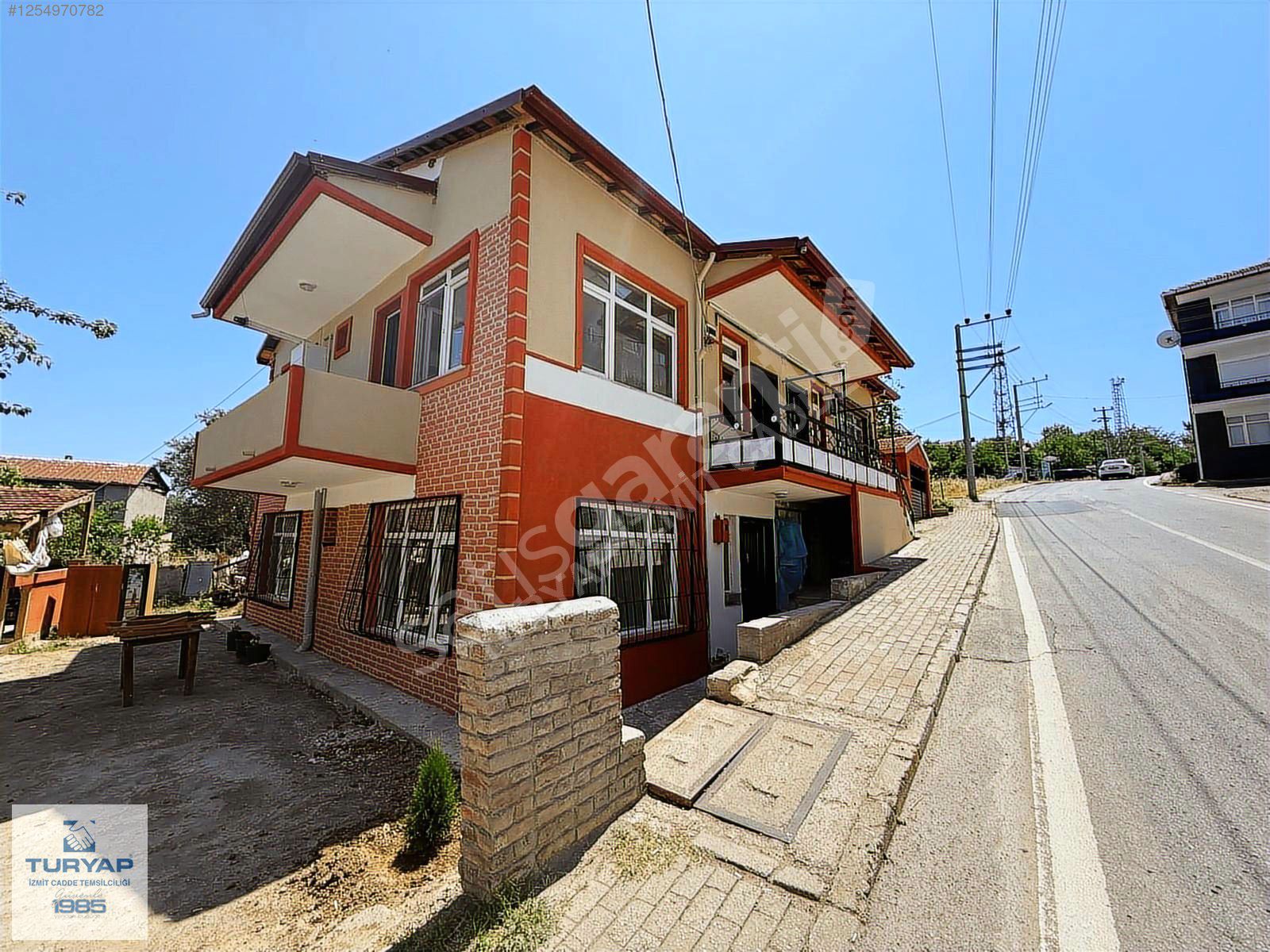 TURYAP'tan Şehitler Mahallesinde Komple Satılık Bina