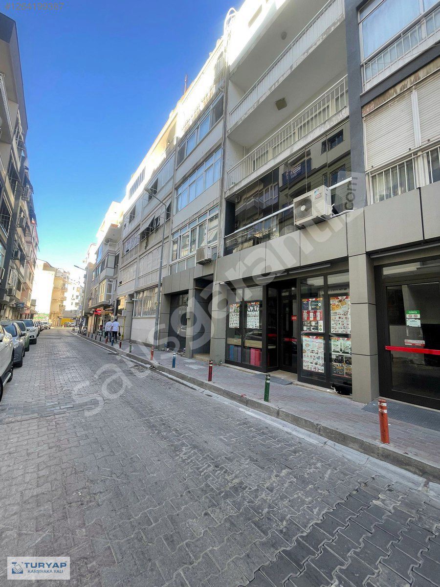 Karşıyaka Kilise Sokagında 3+1 Arakat Satılık Daire