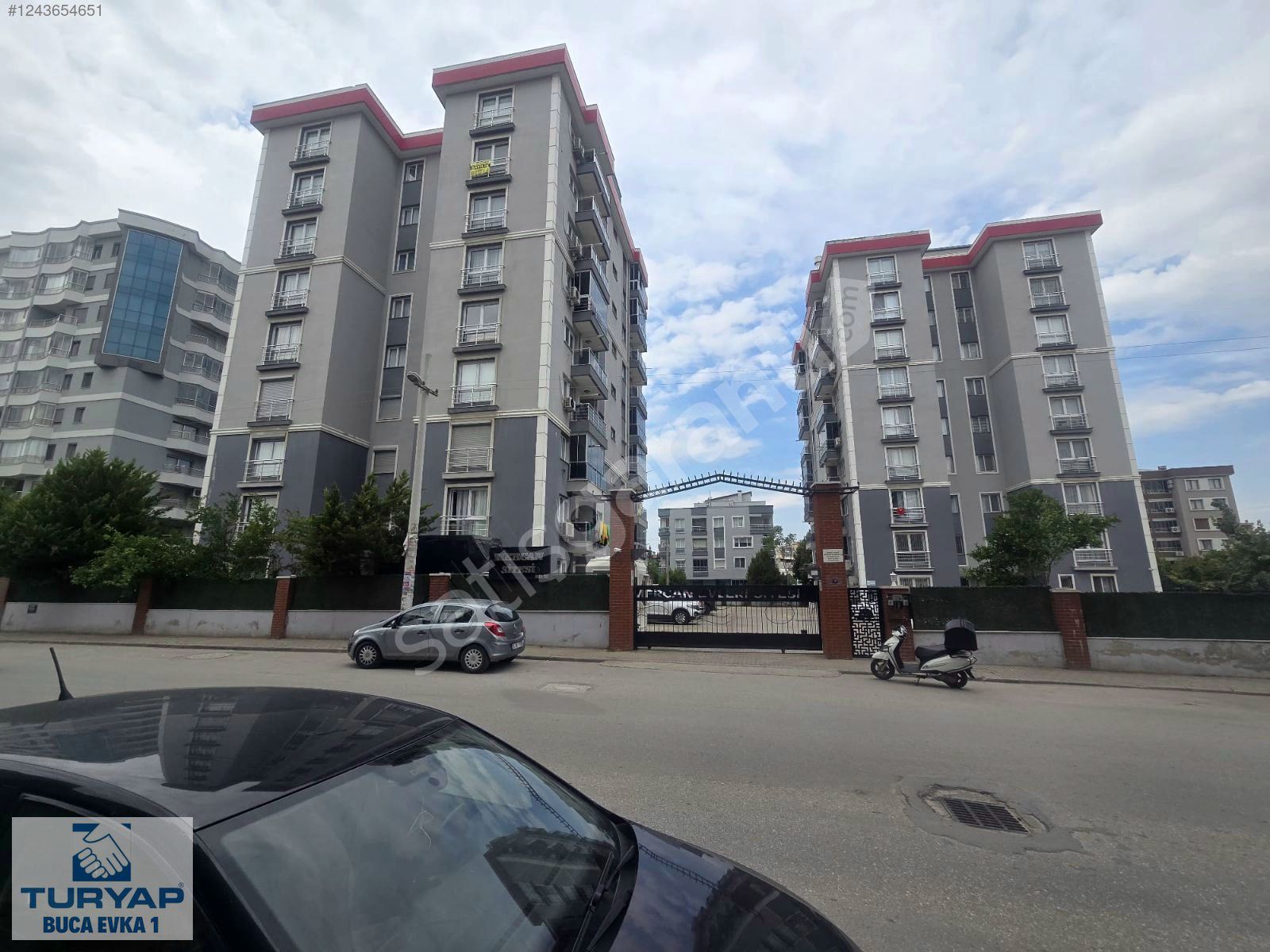 Buca Çamlıkule Mercan Sitesinde 2+1 Arakat Otaparklı Satılık Dai