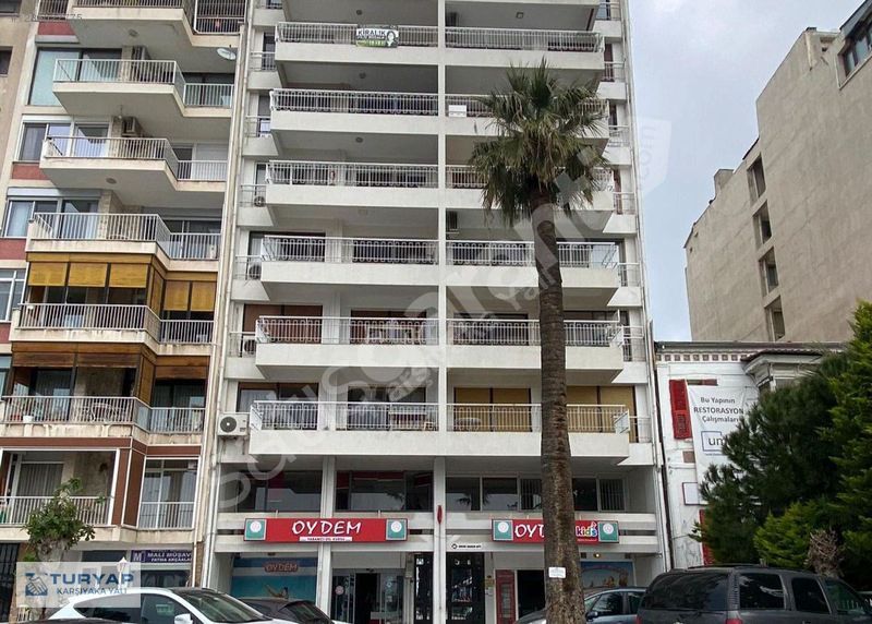 Karşıyaka Yalıda 3+1 Satılık Bakımli Daire