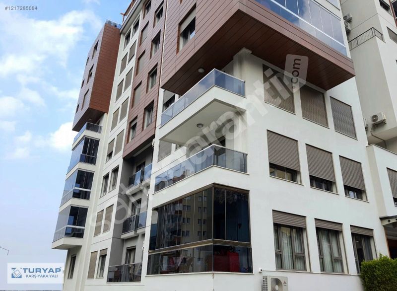 Balçova da Özel Tasarım Mobilyalı 2+1 Satılık Lüks Daire